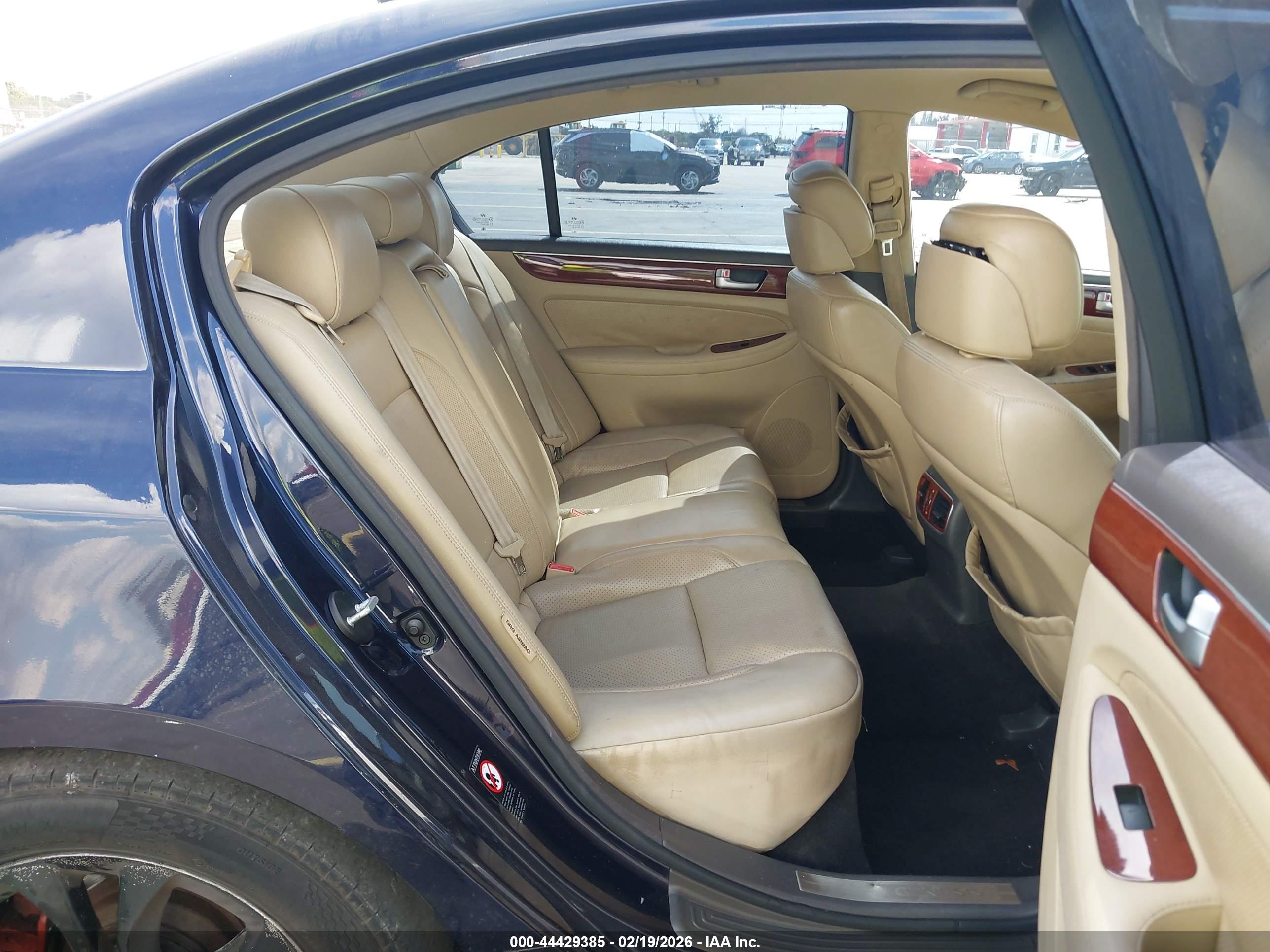 HYUNDAI GENESIS image 8