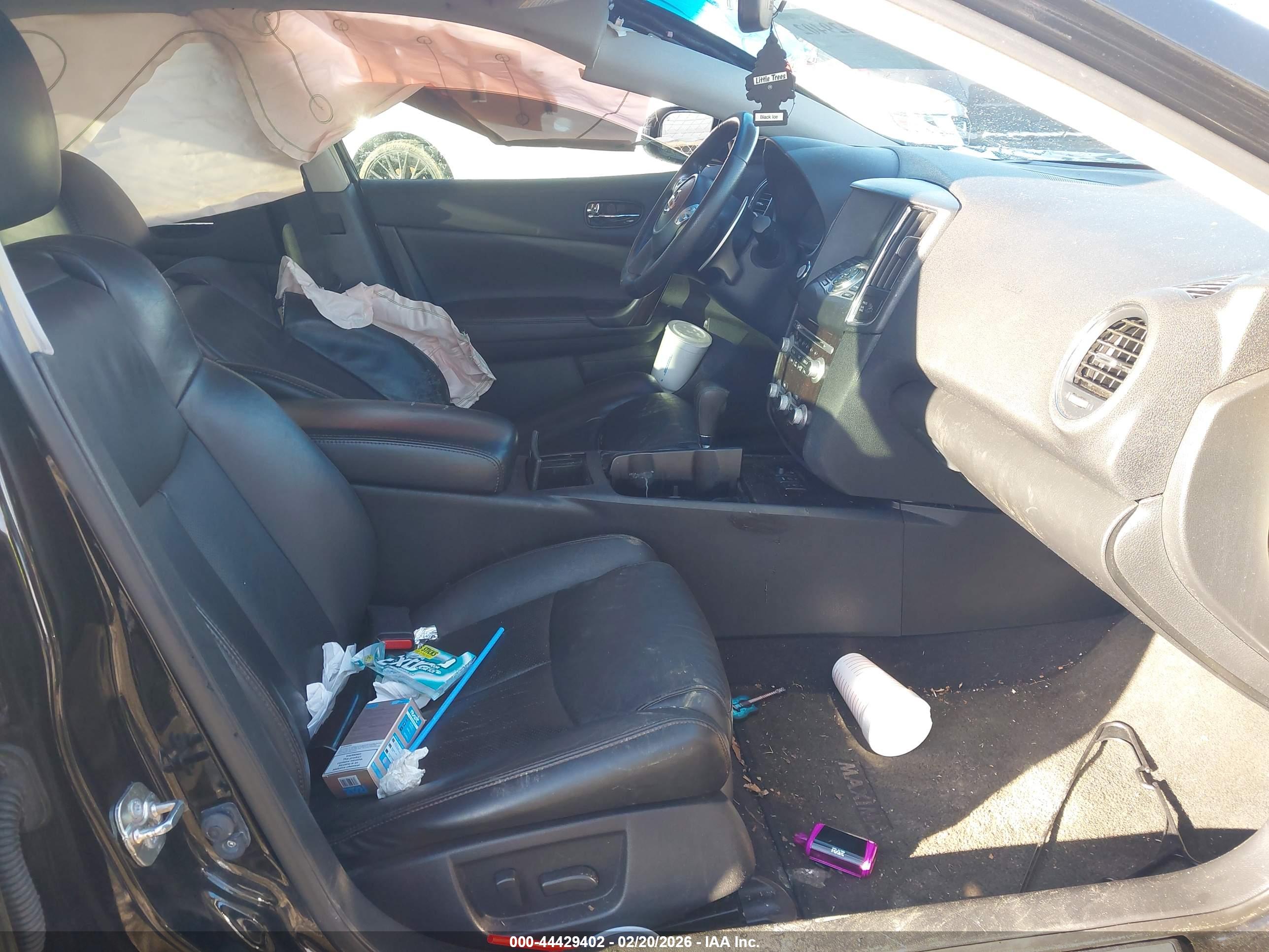 NISSAN MAXIMA image 5