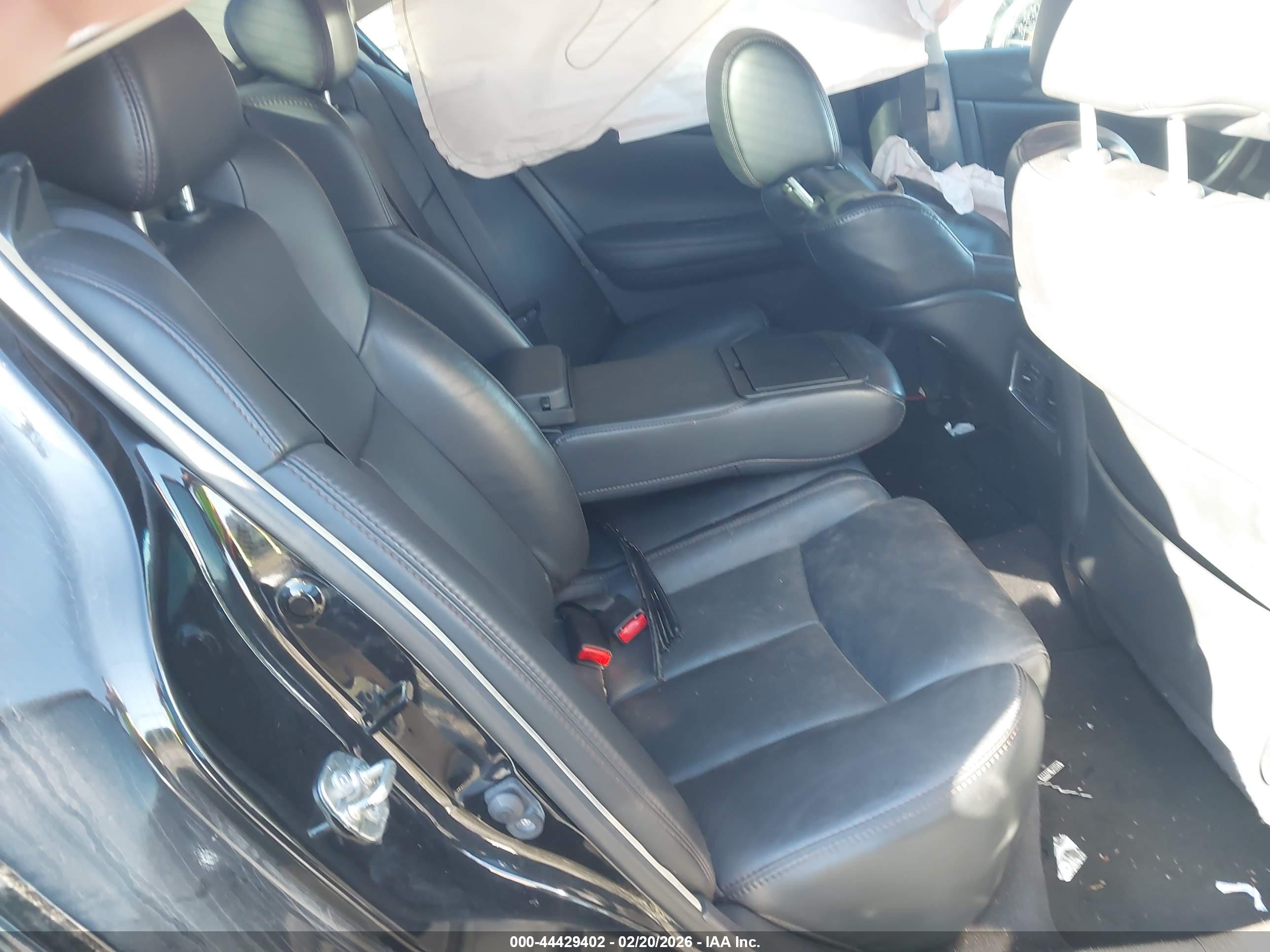 NISSAN MAXIMA image 8