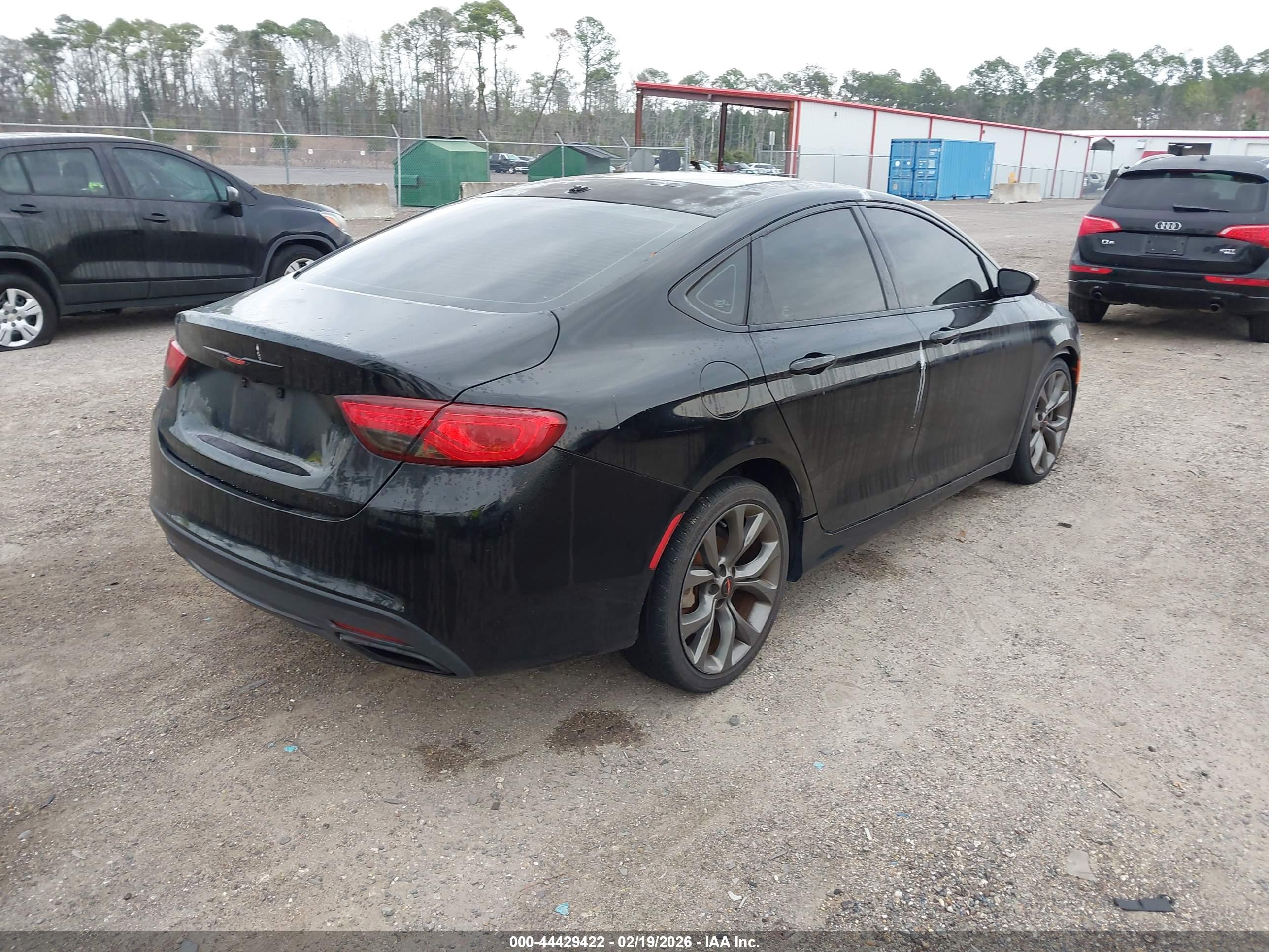 CHRYSLER 200 image 4