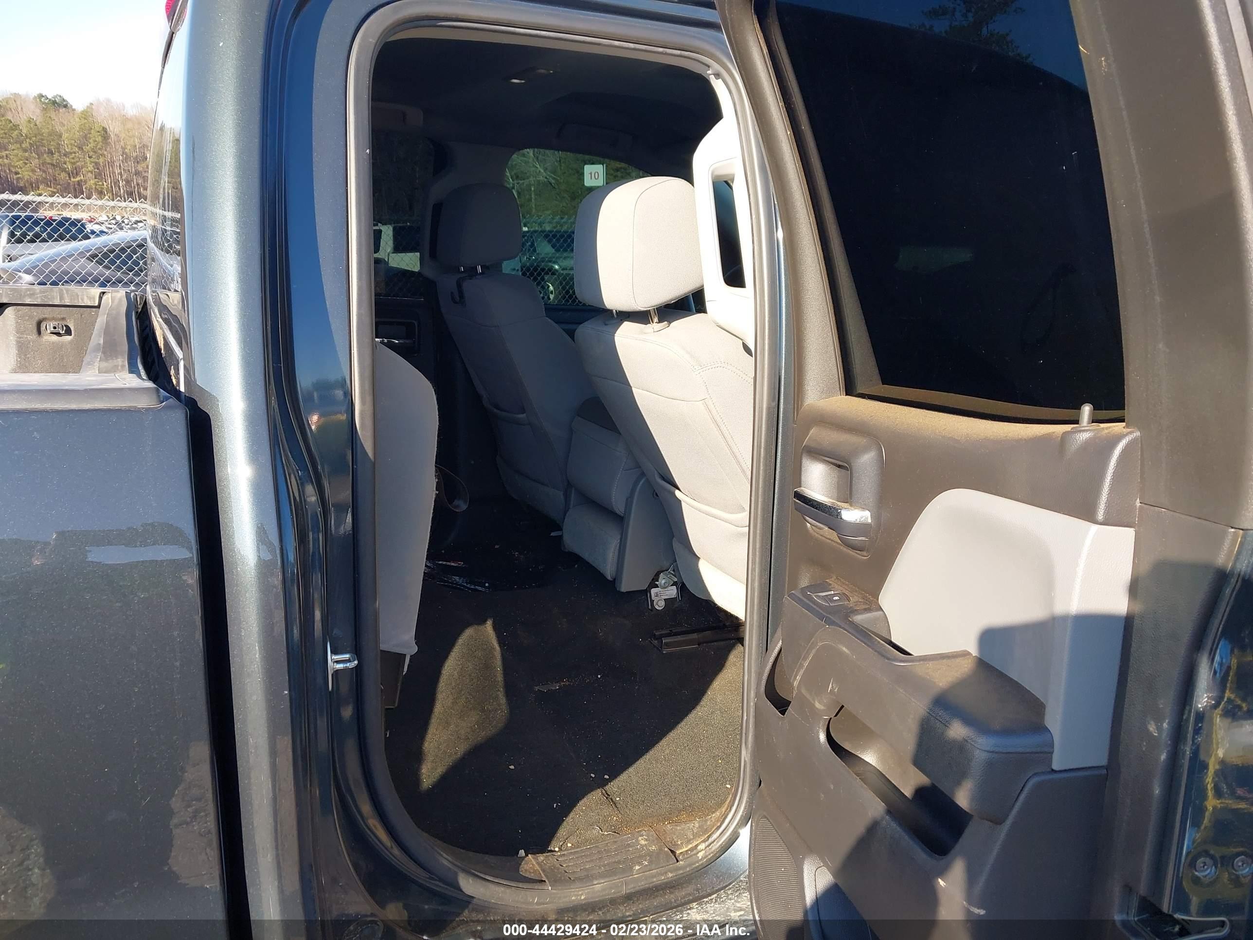 GMC SIERRA image 8
