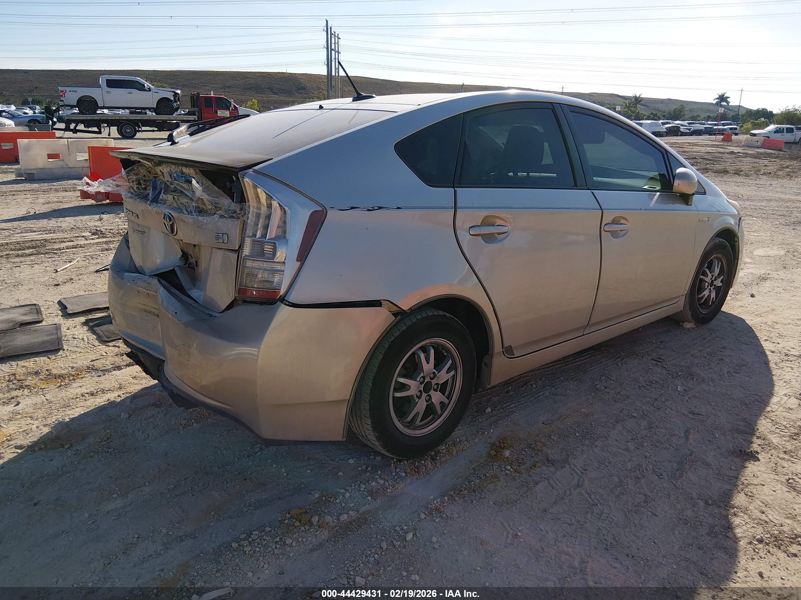 TOYOTA PRIUS image 4