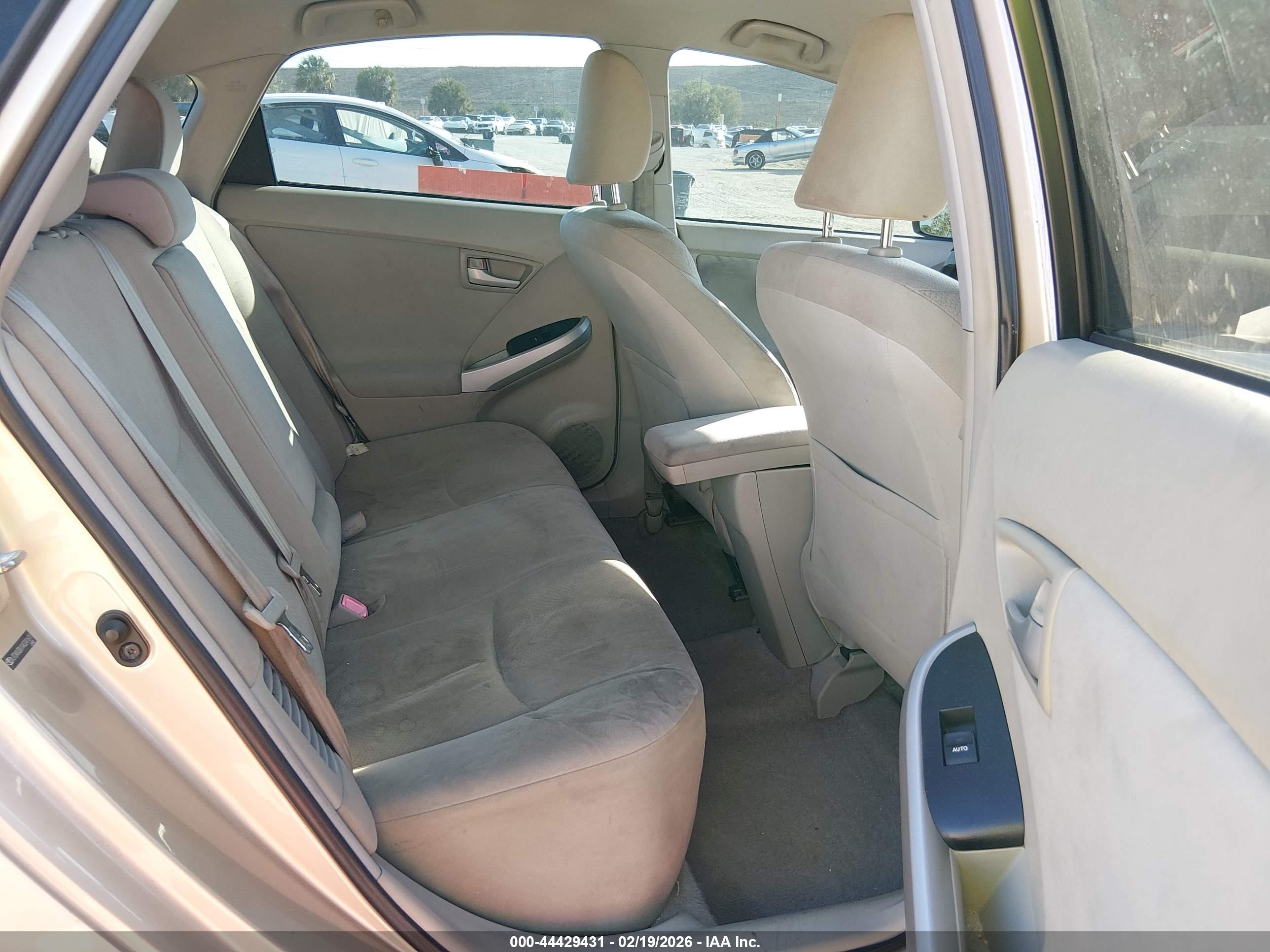 TOYOTA PRIUS image 8