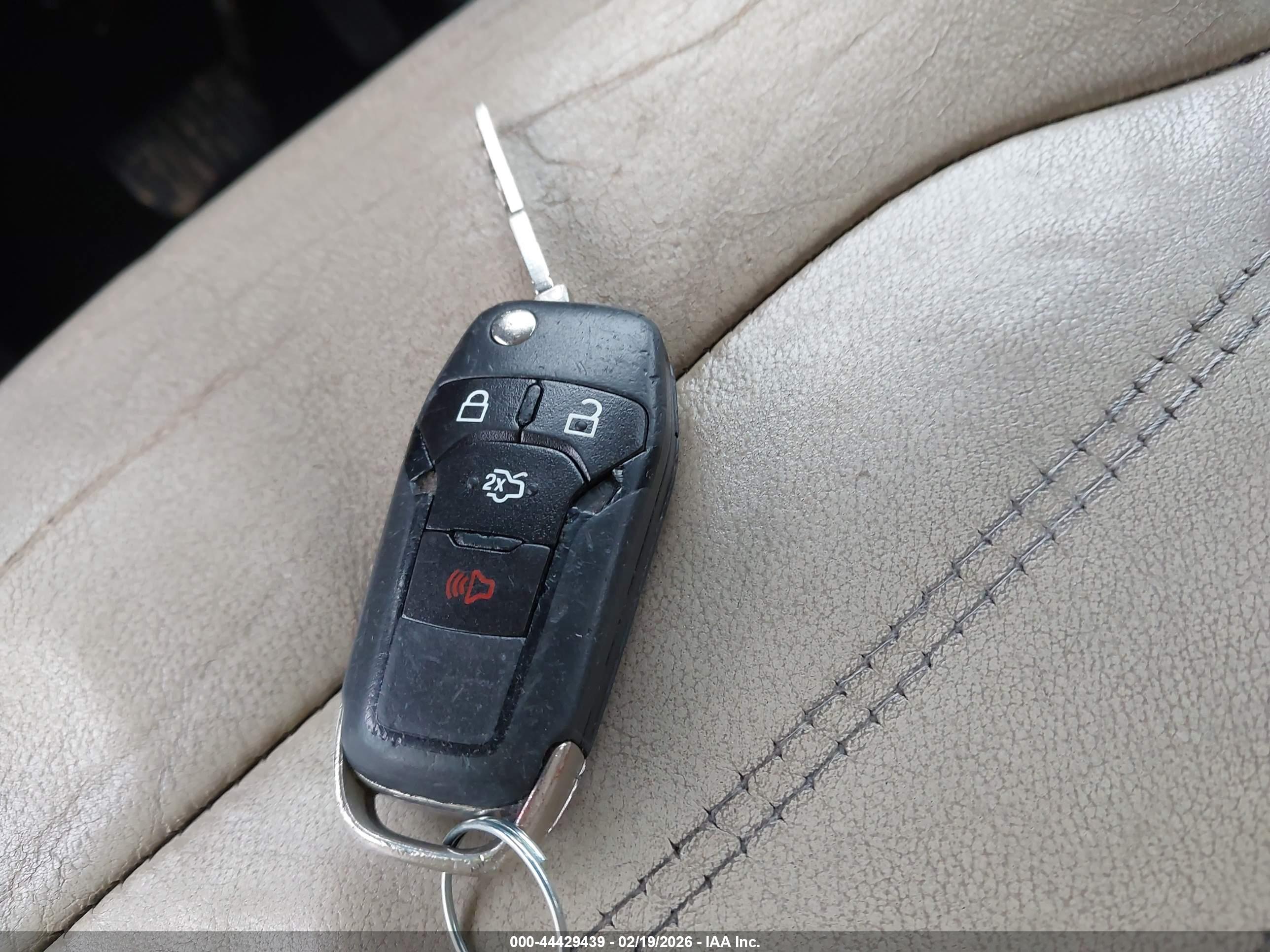 FORD FUSION image 11