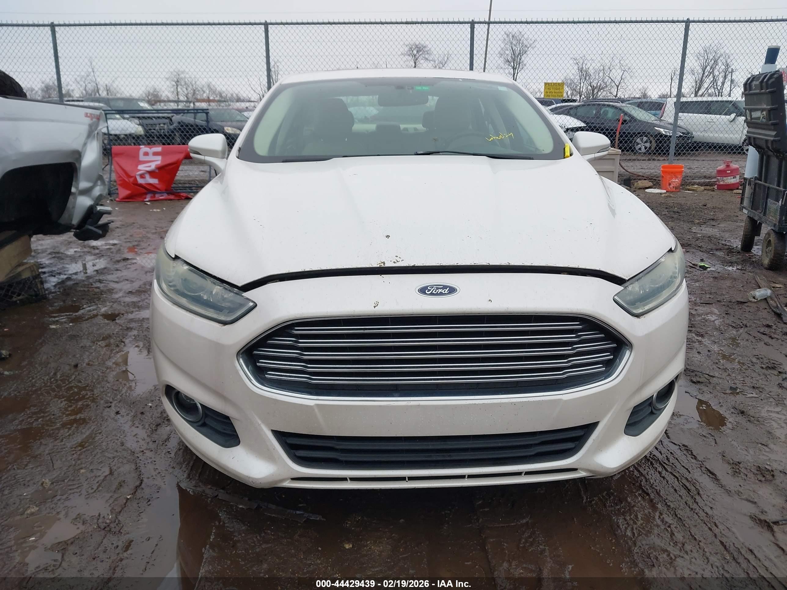 FORD FUSION image 6