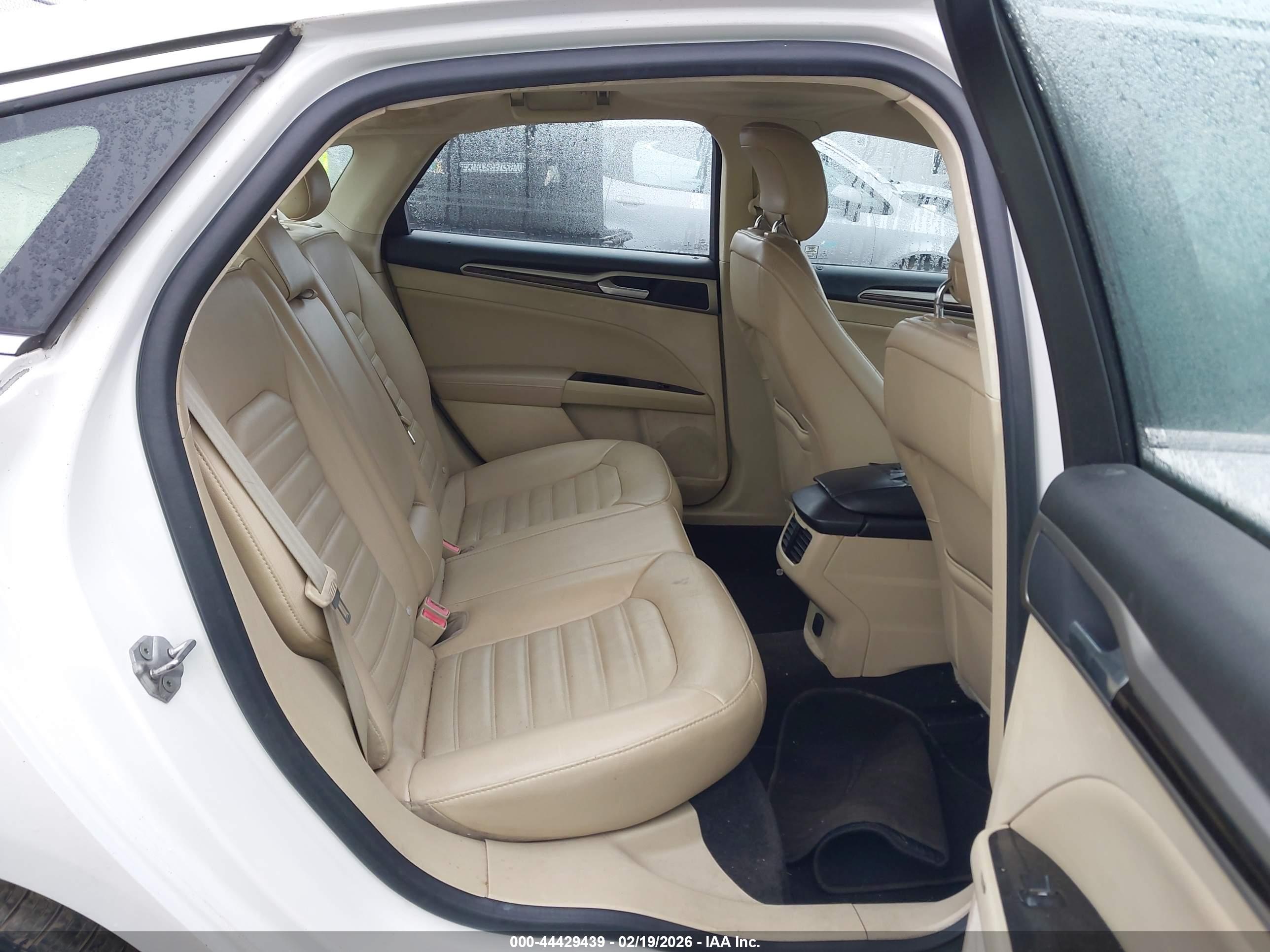 FORD FUSION image 8