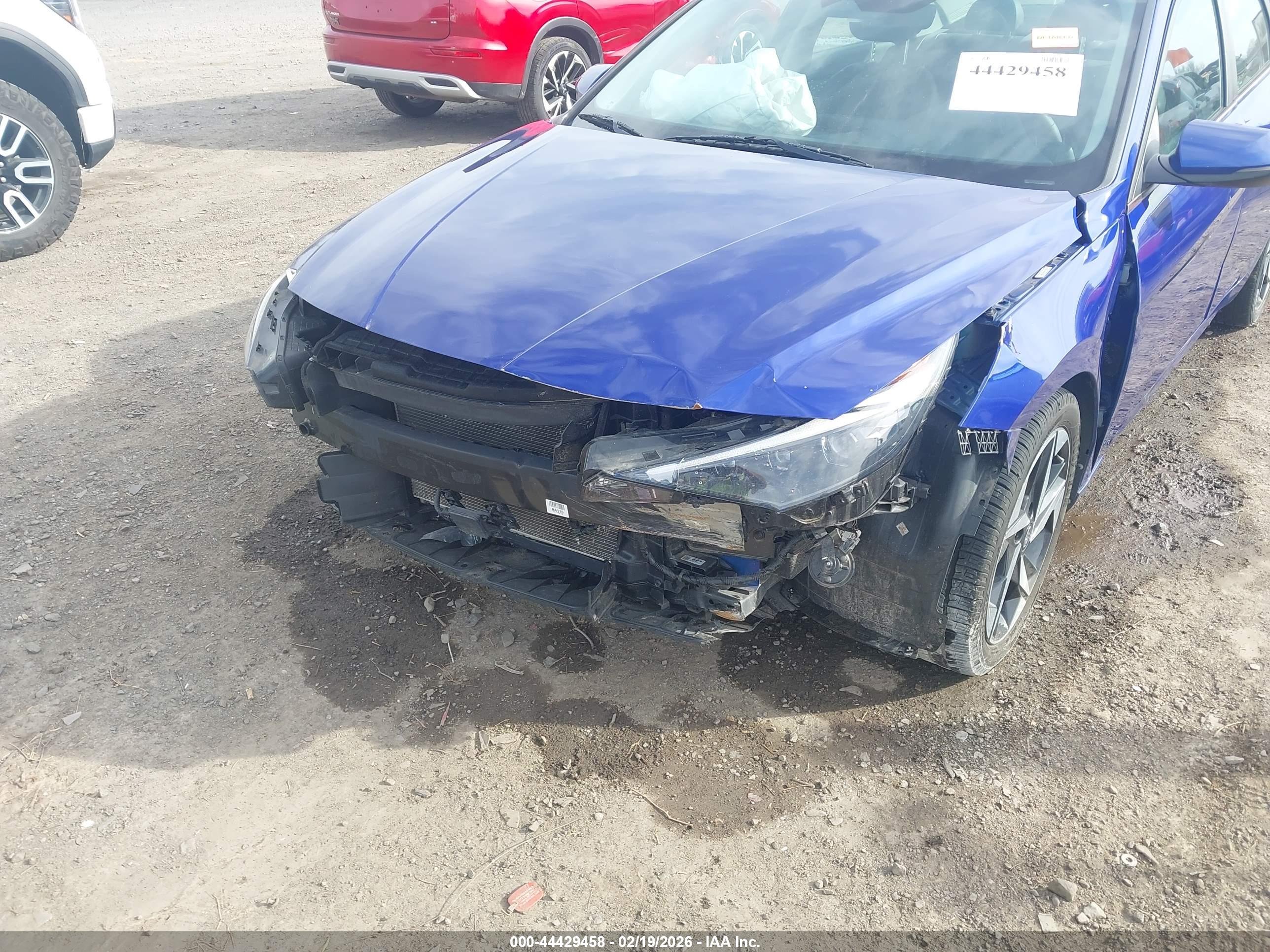 HYUNDAI ELANTRA image 6
