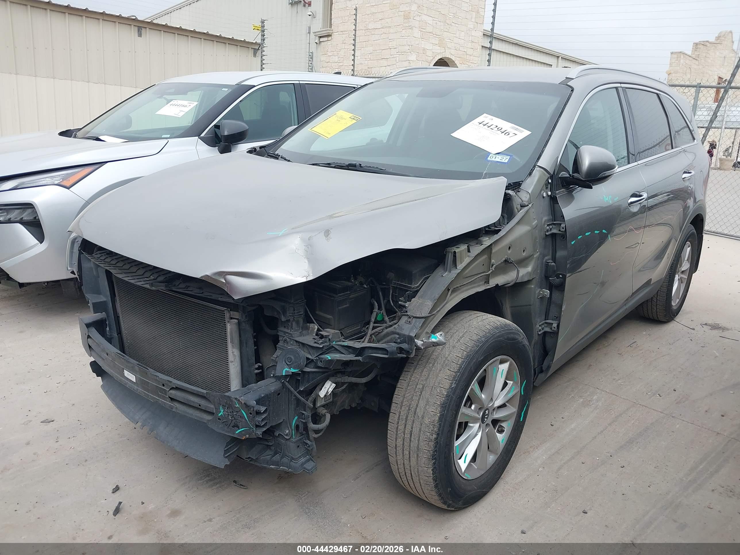 KIA SORENTO image 2
