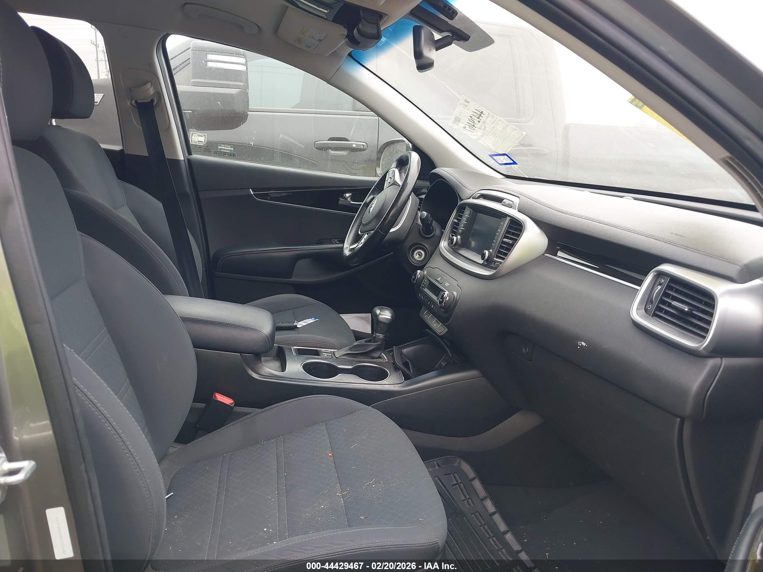 KIA SORENTO image 5