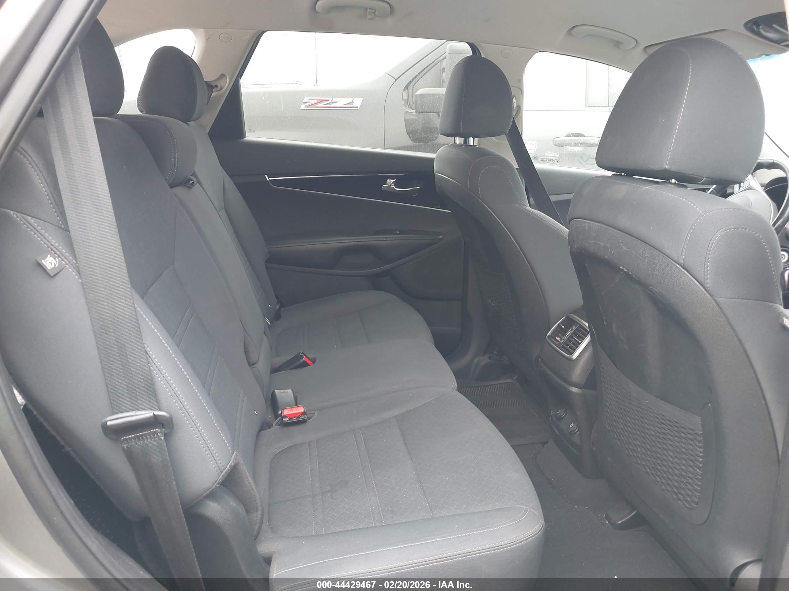 KIA SORENTO image 8