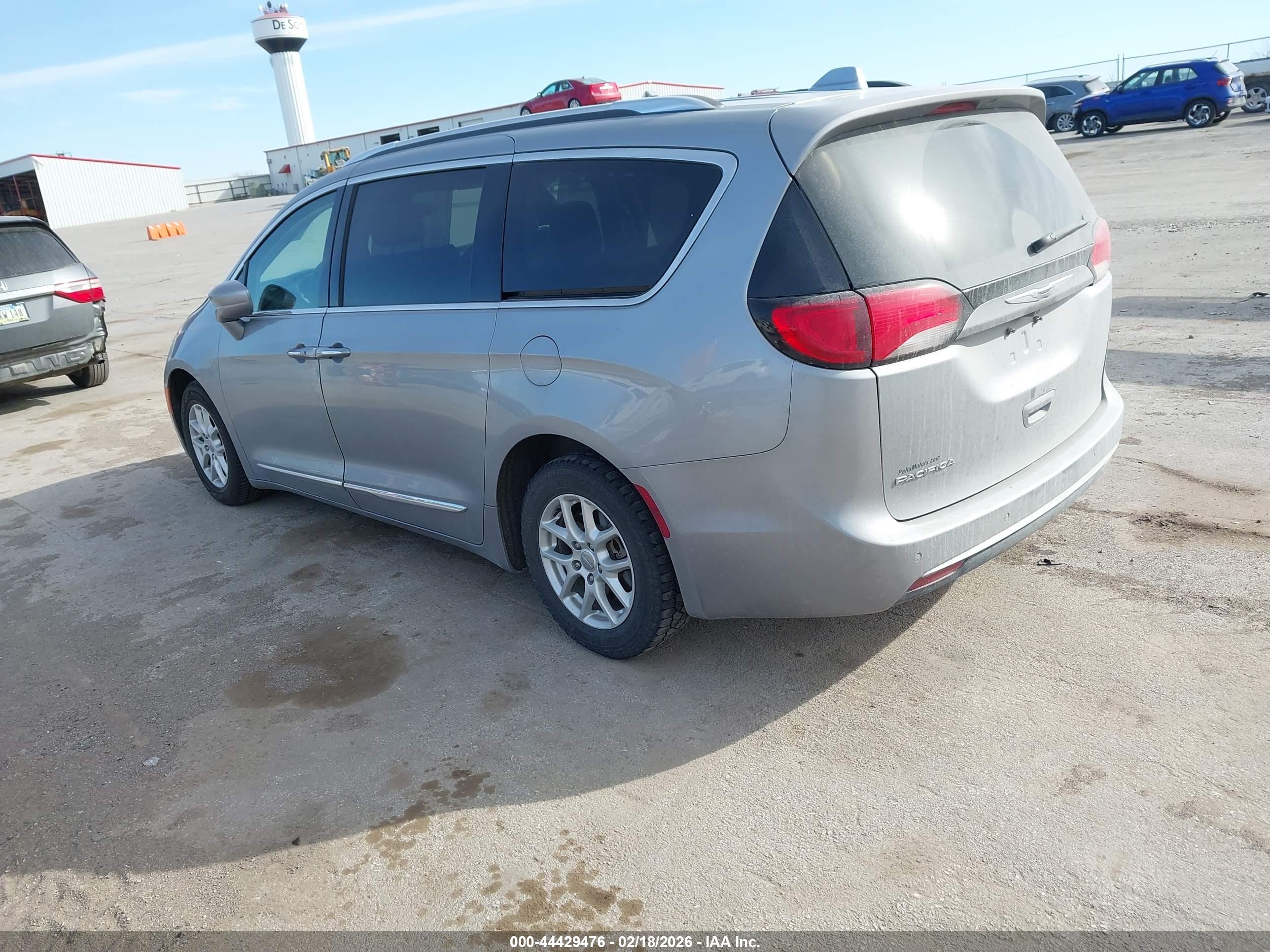CHRYSLER PACIFICA image 3