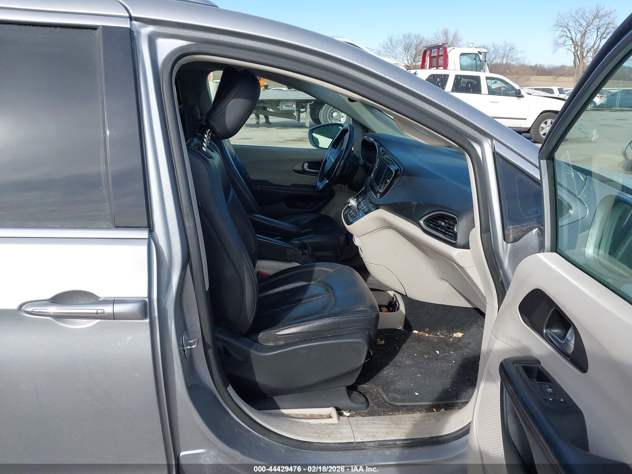 CHRYSLER PACIFICA image 5