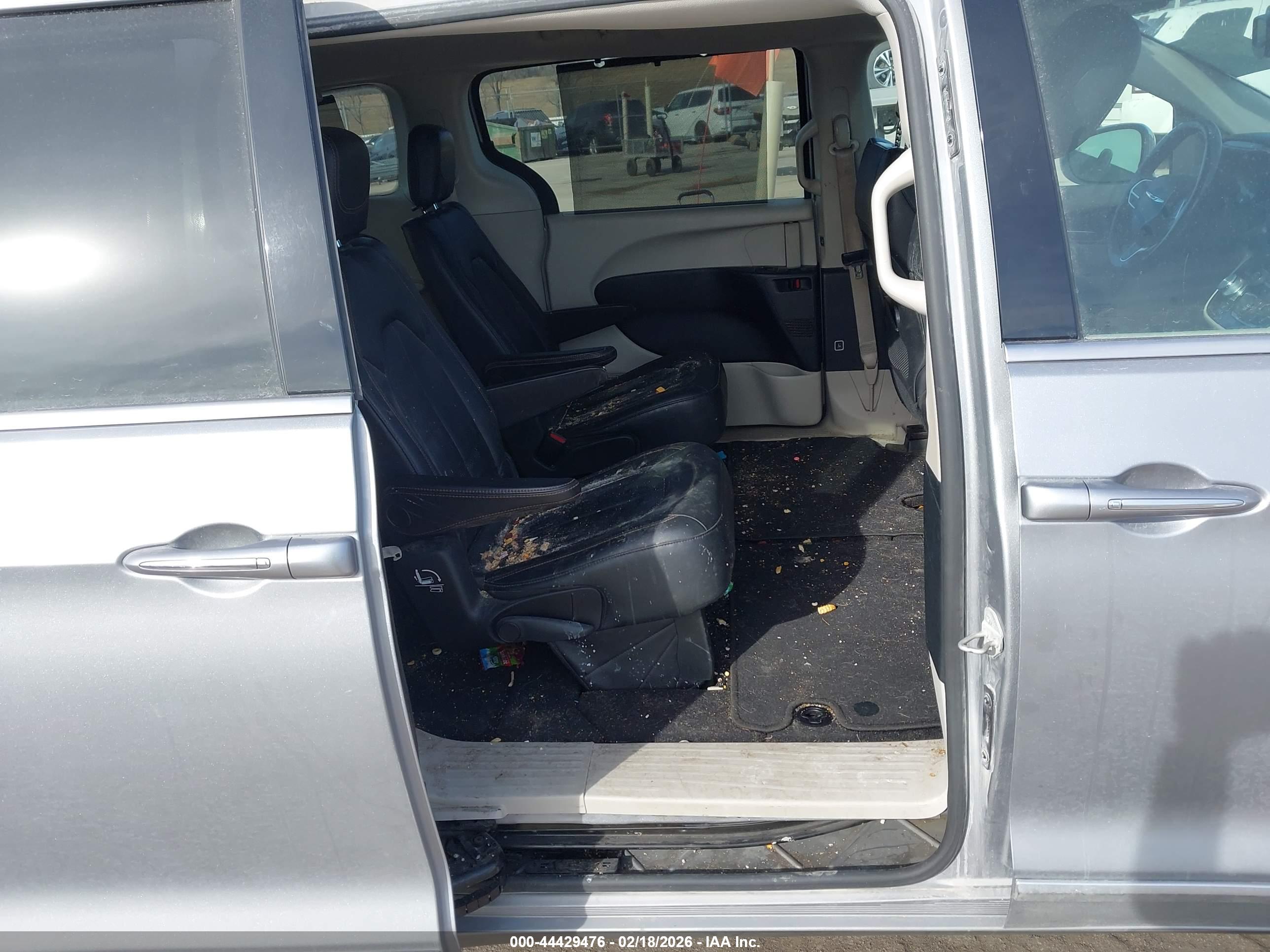 CHRYSLER PACIFICA image 8