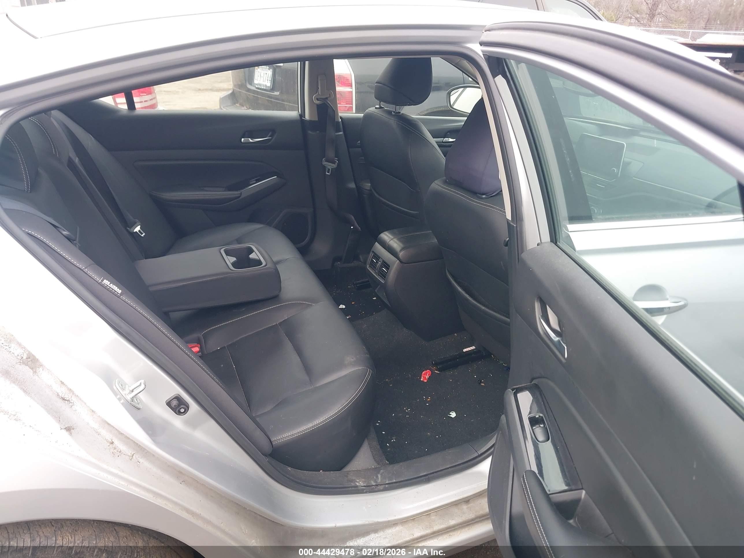 NISSAN ALTIMA image 8