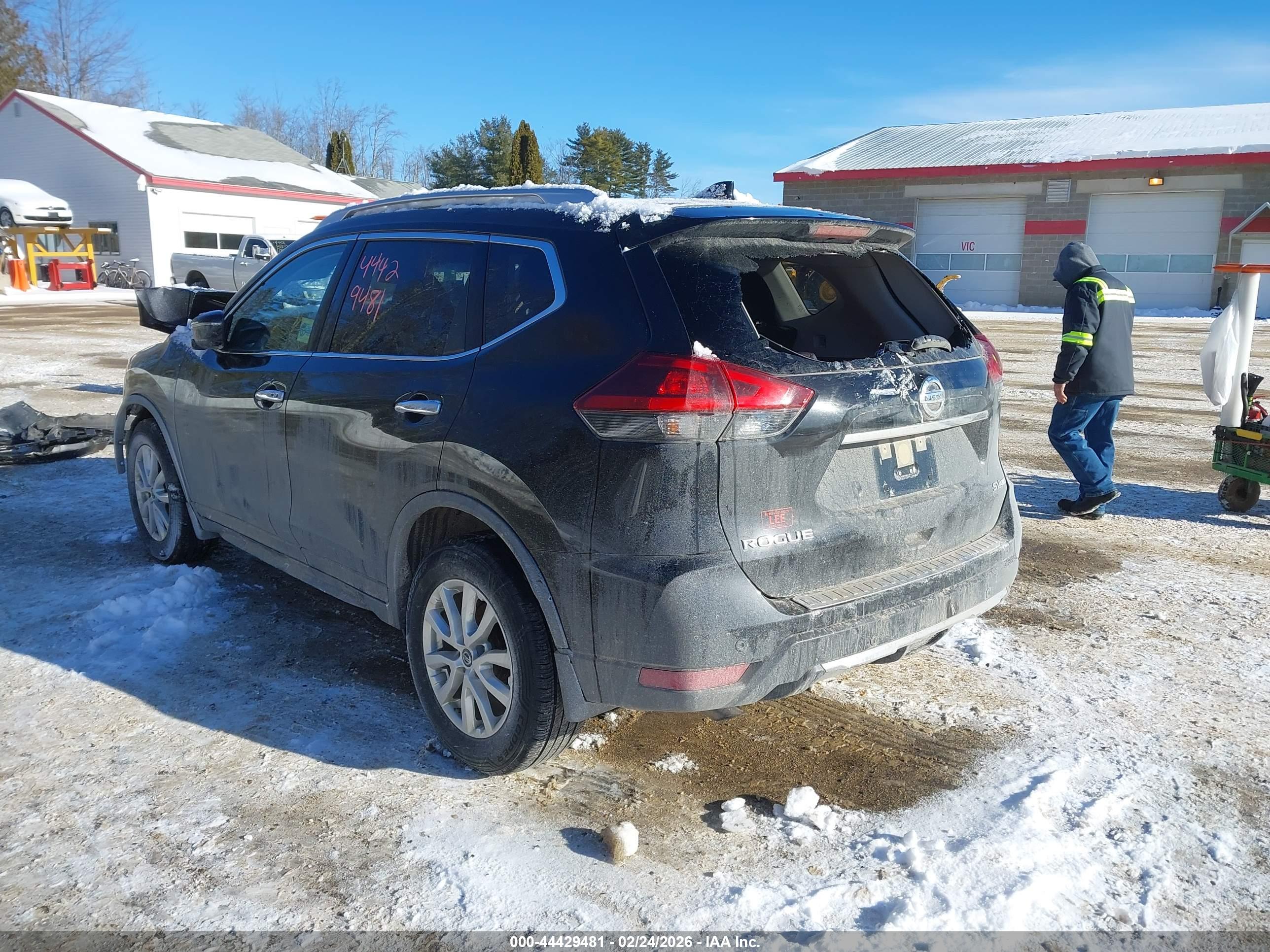 NISSAN ROGUE image 3