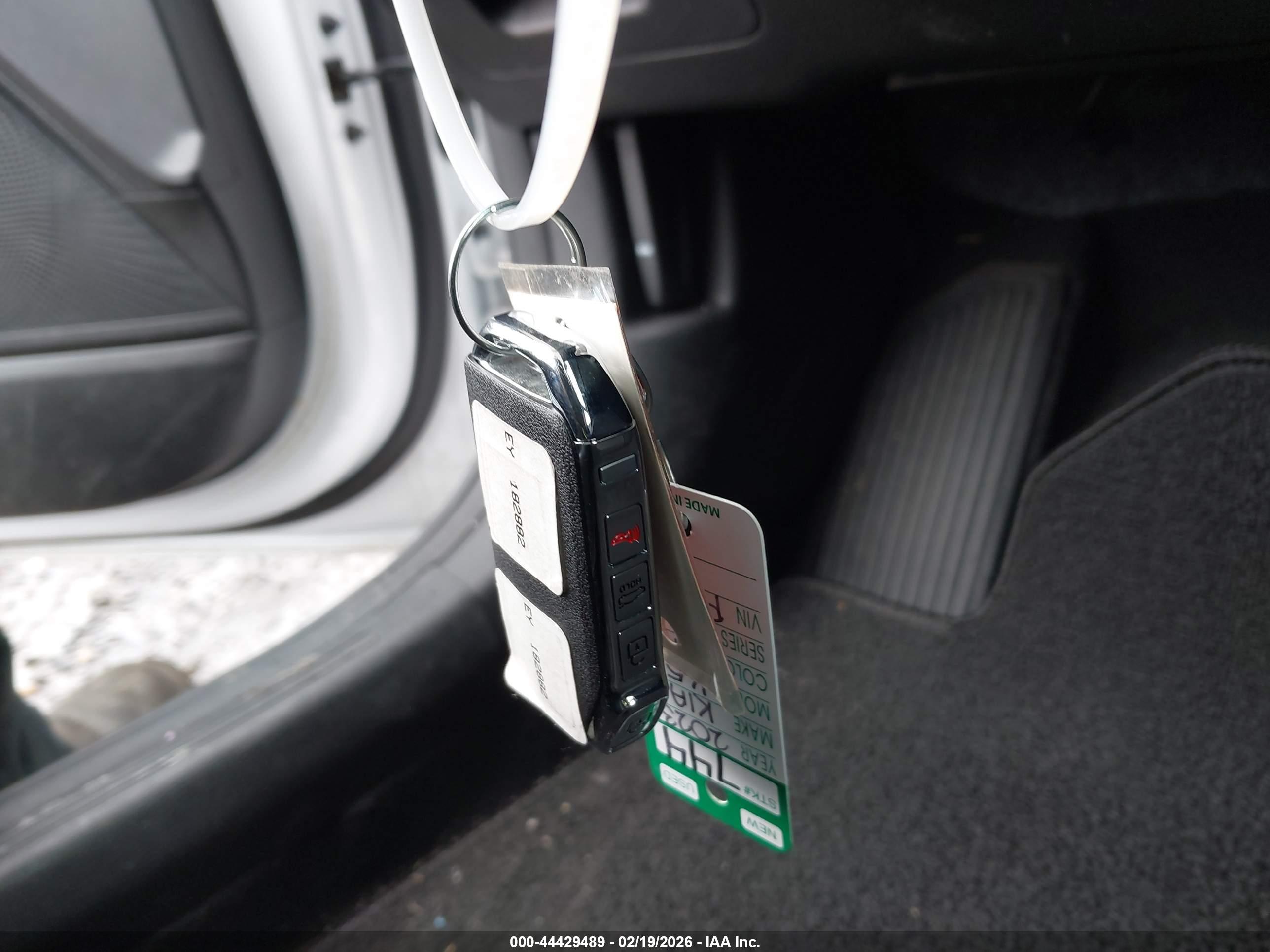 KIA K5 image 11