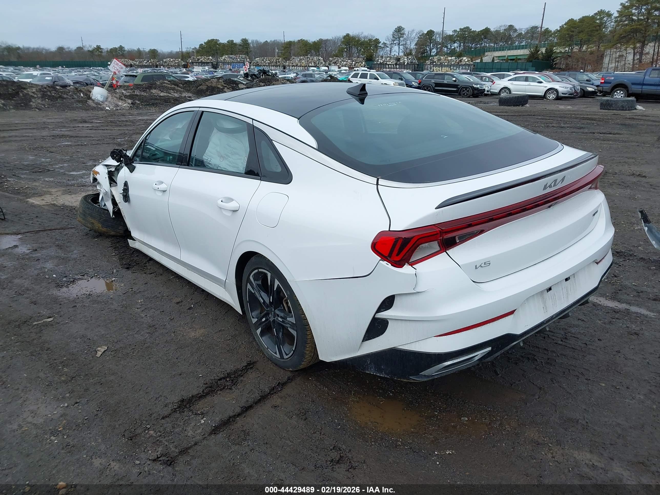 KIA K5 image 3