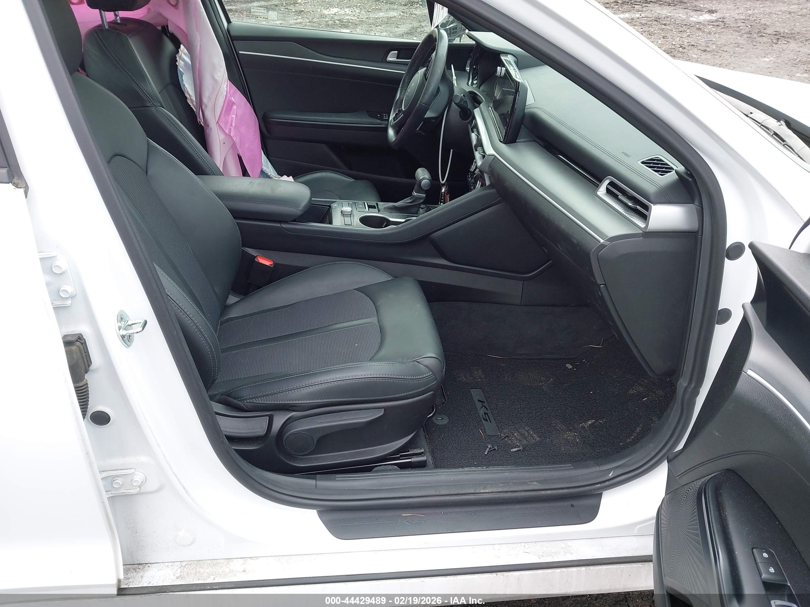 KIA K5 image 5