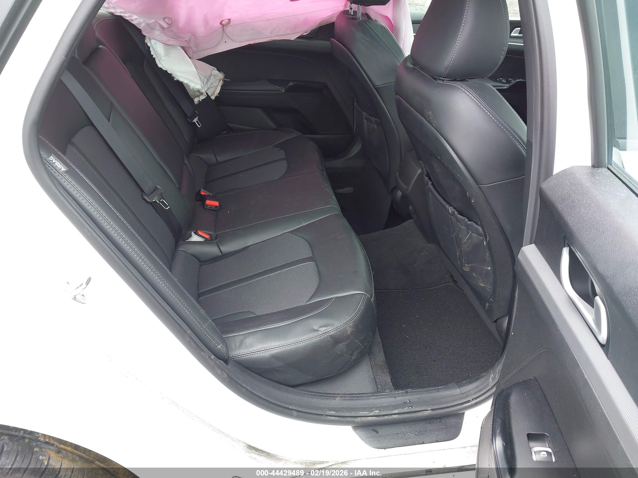 KIA K5 image 8