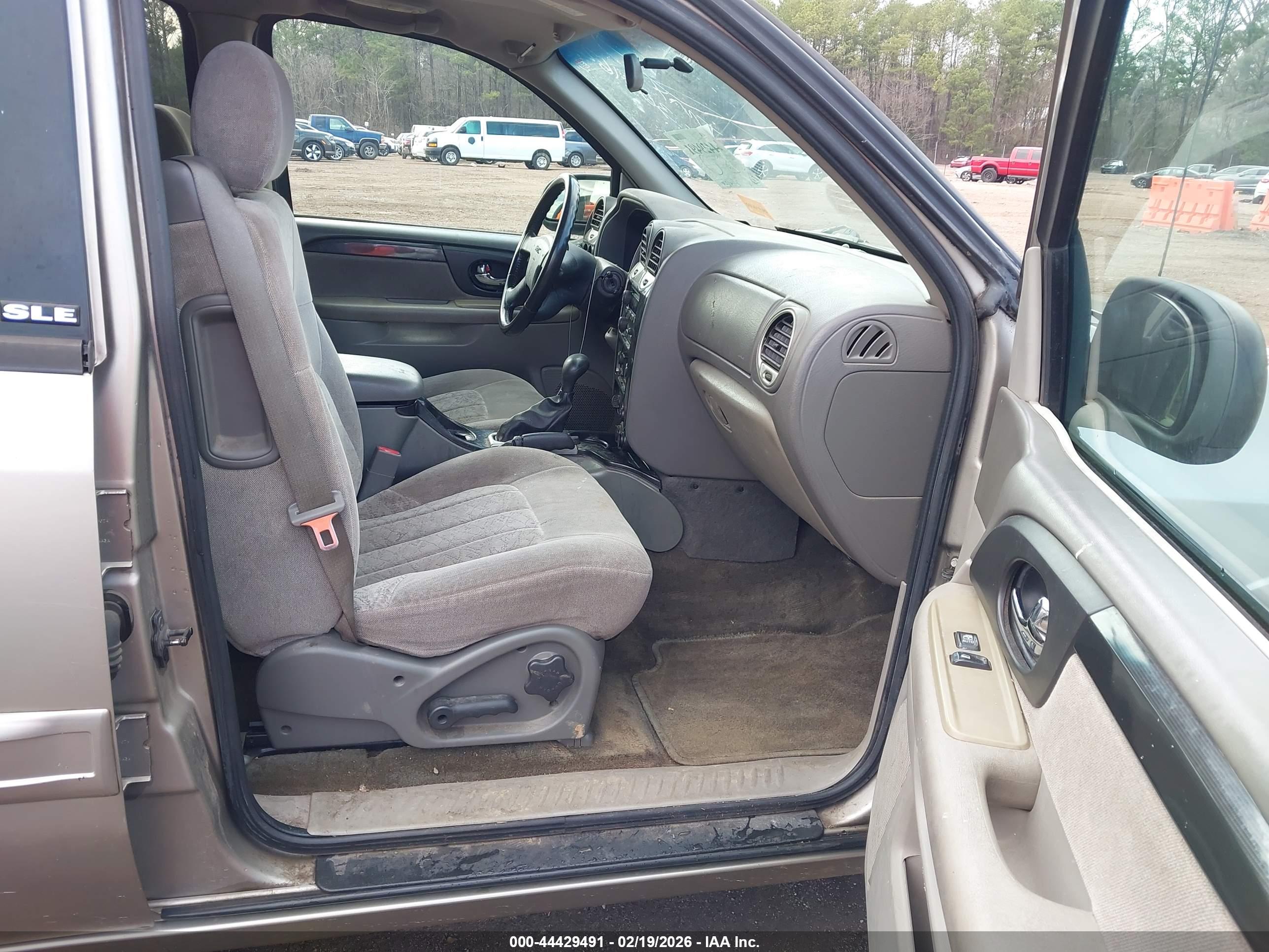 GMC ENVOY image 5