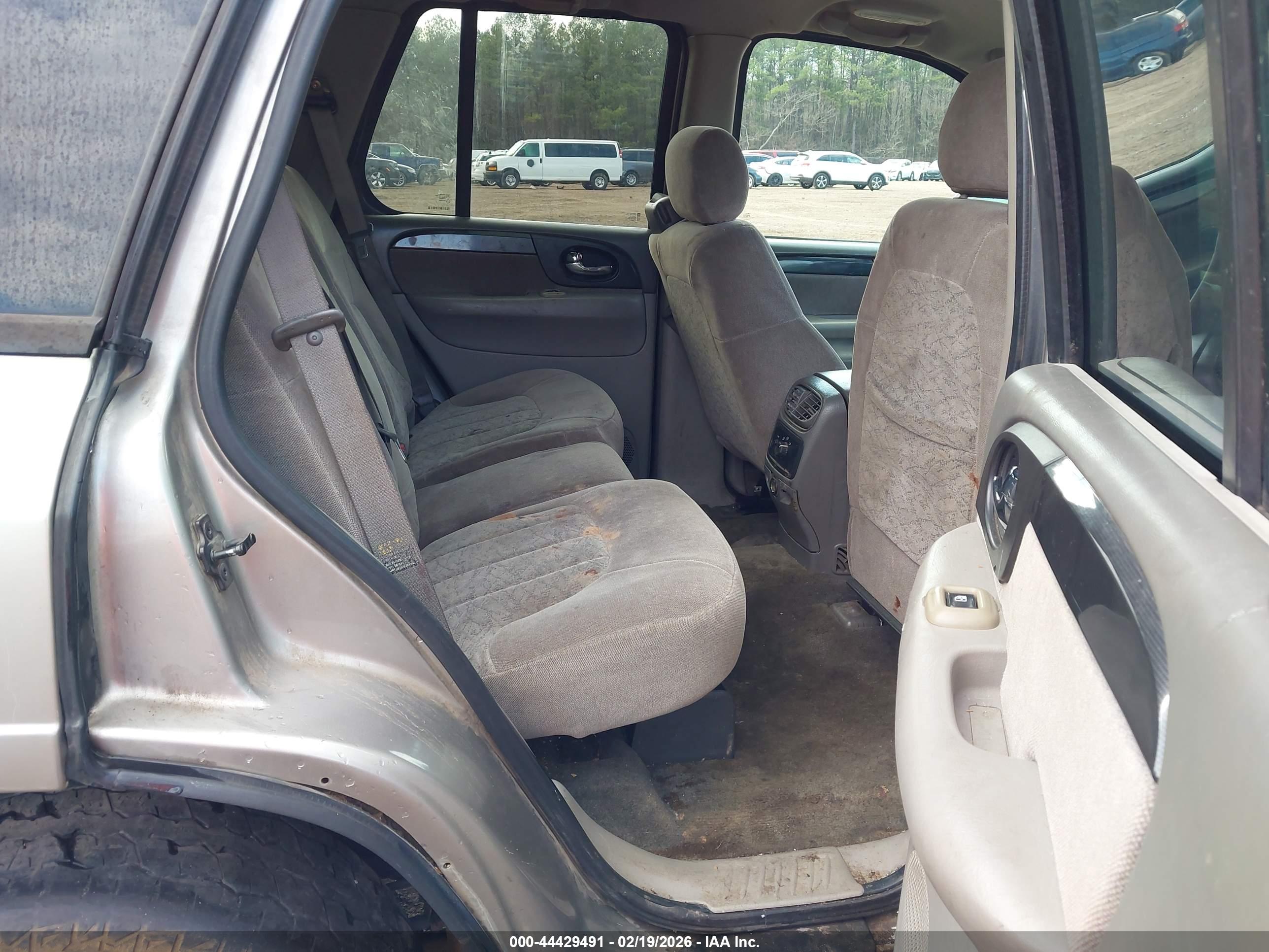 GMC ENVOY image 8