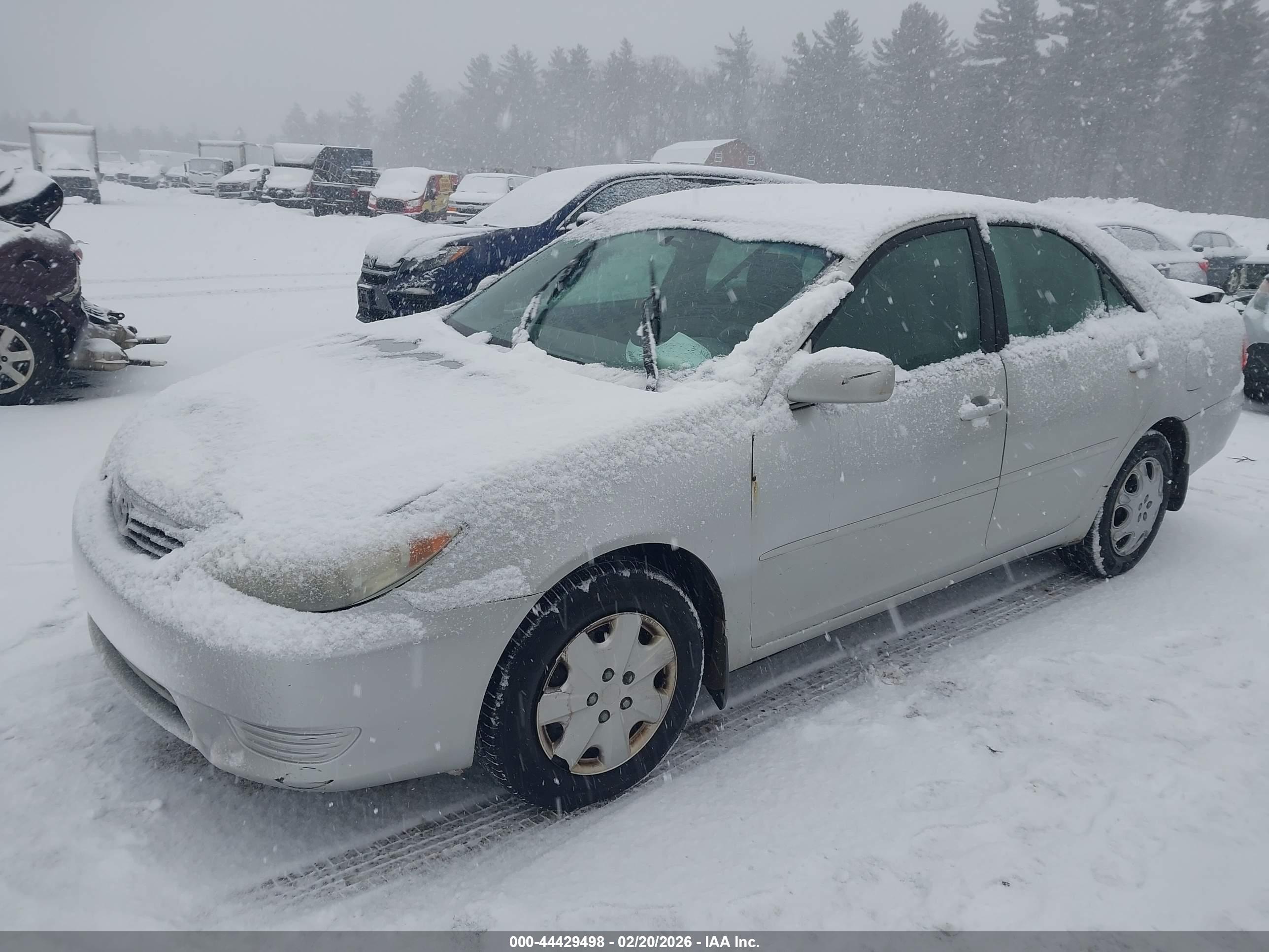 TOYOTA CAMRY image 2