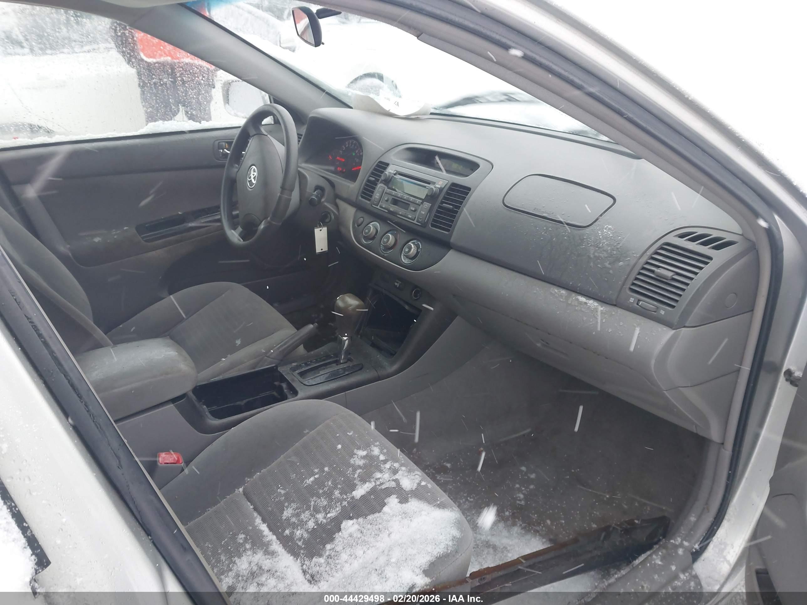 TOYOTA CAMRY image 5