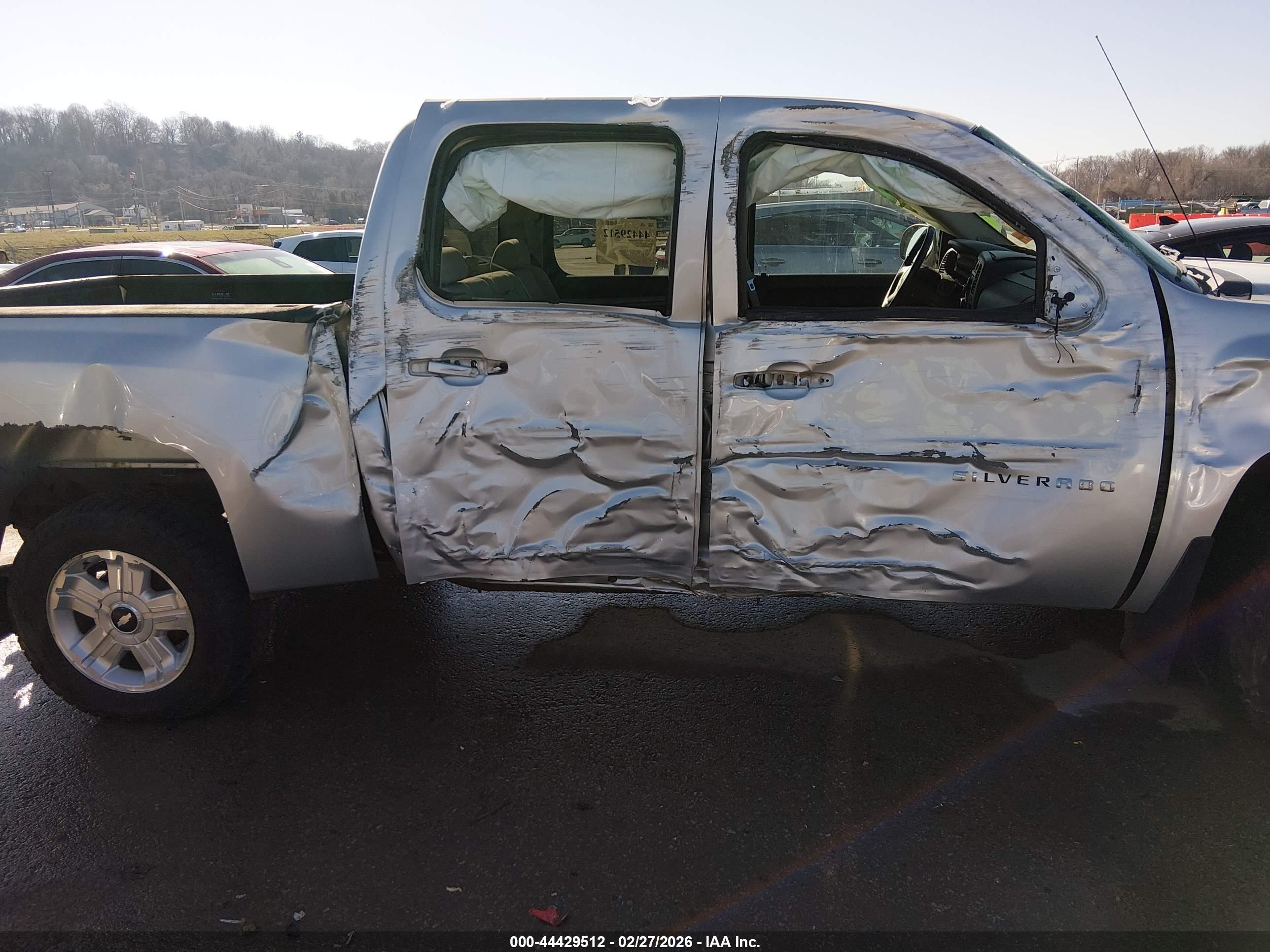 CHEVROLET SILVERADO image 6