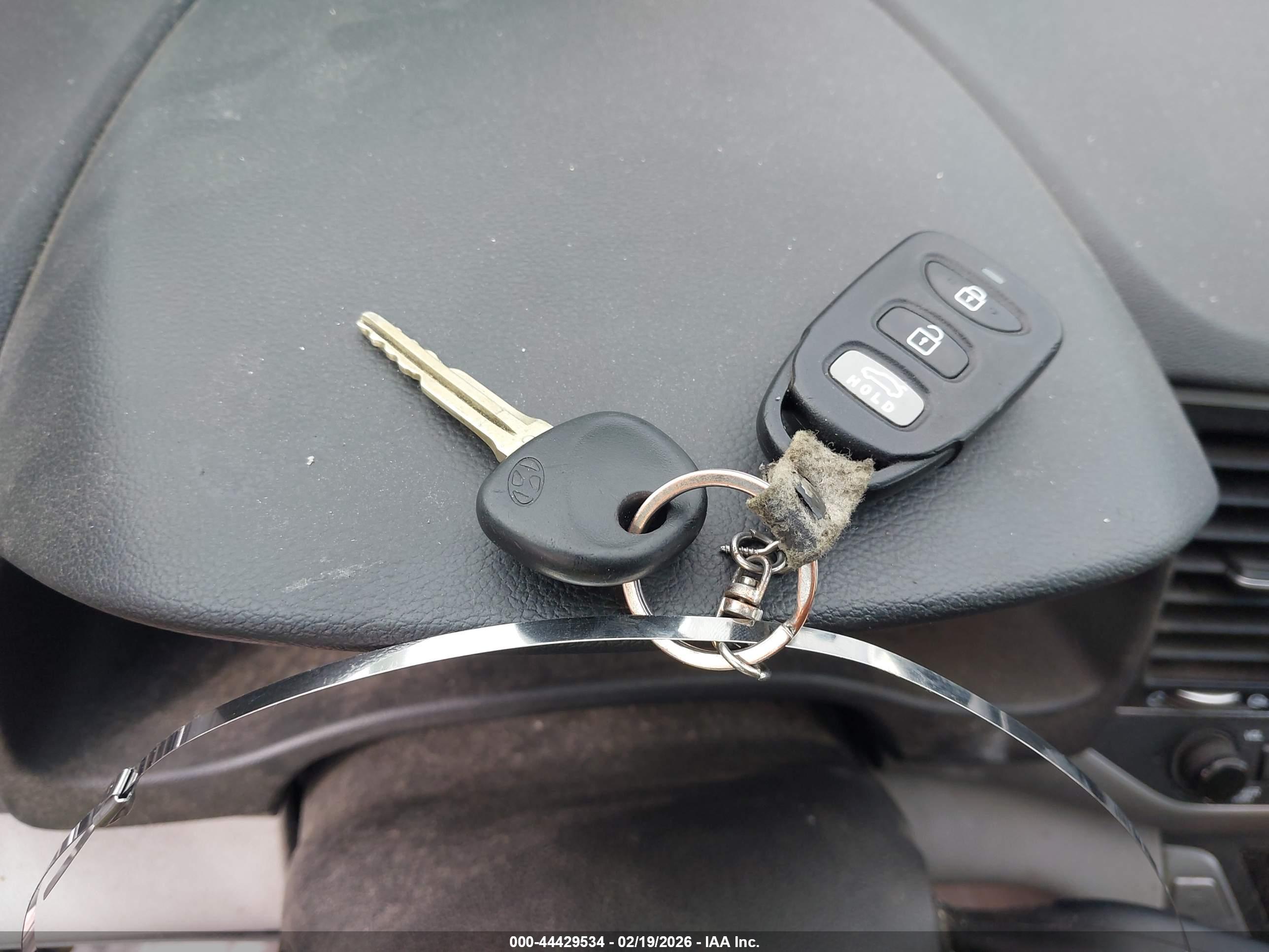 HYUNDAI ELANTRA image 11