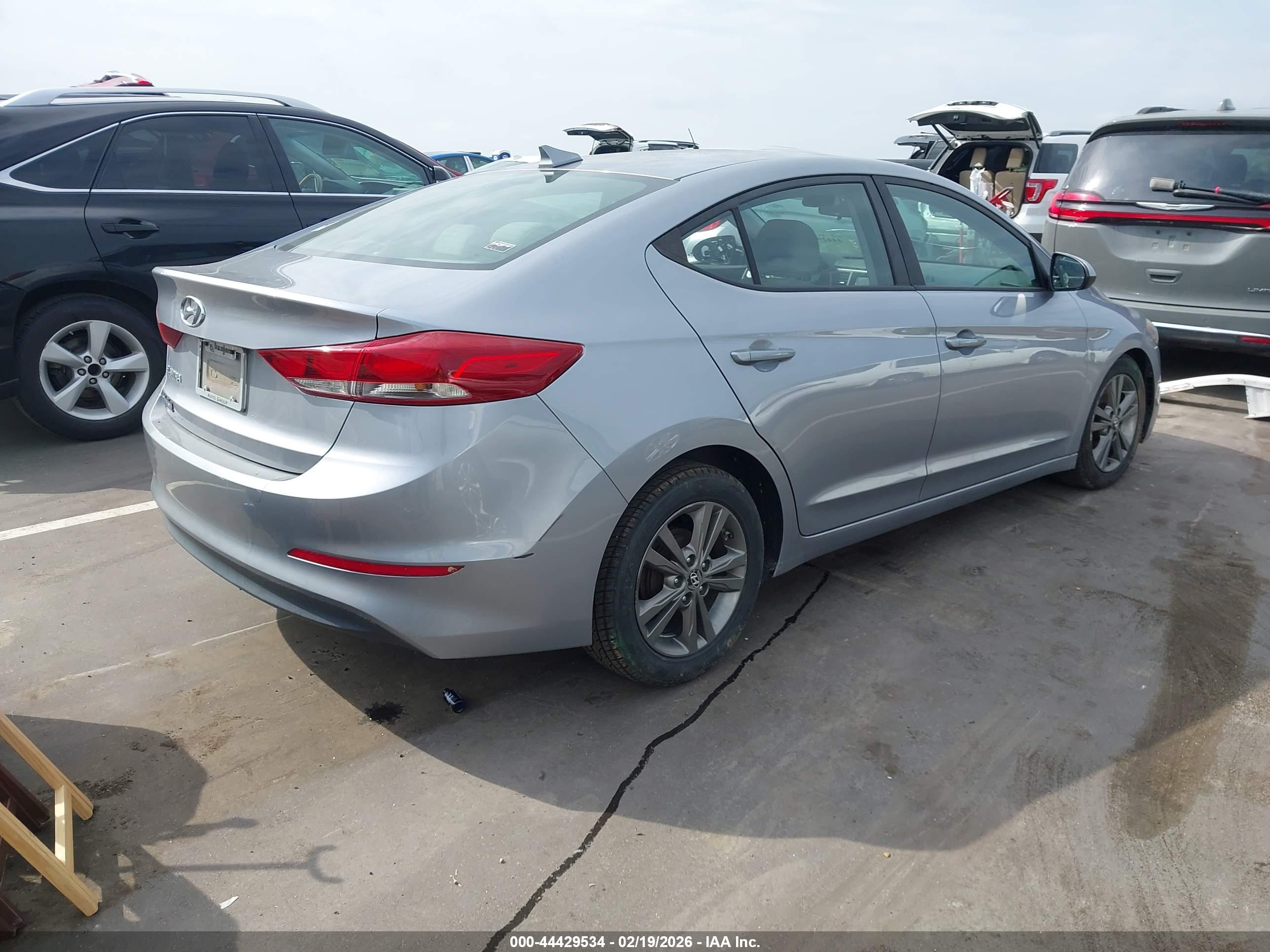 HYUNDAI ELANTRA image 4