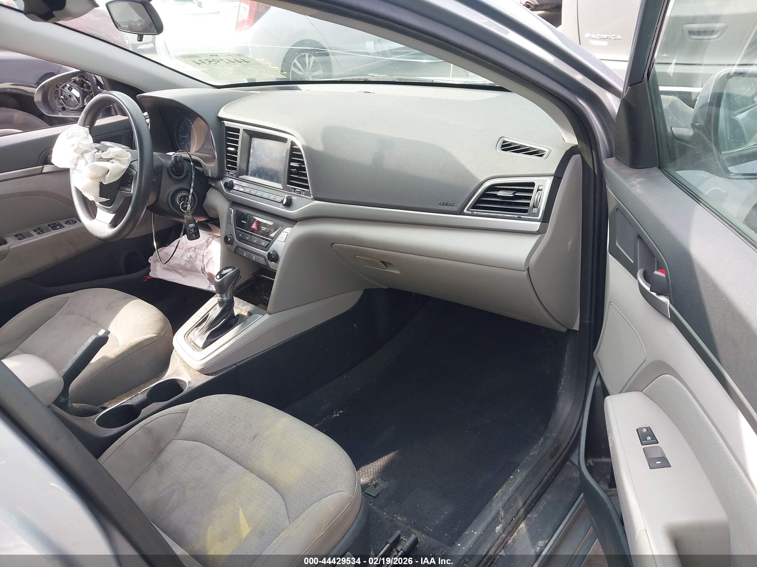 HYUNDAI ELANTRA image 5