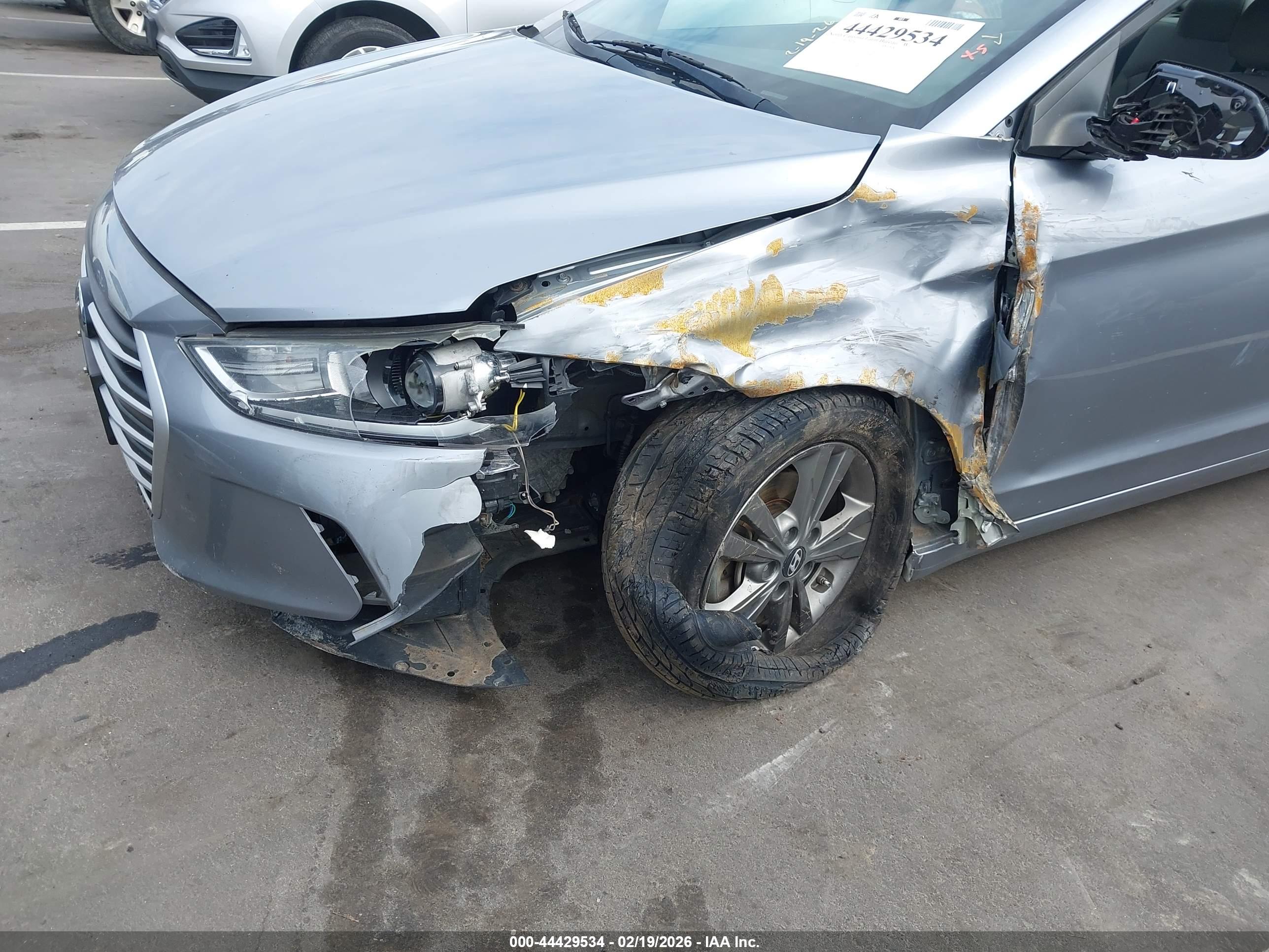 HYUNDAI ELANTRA image 6