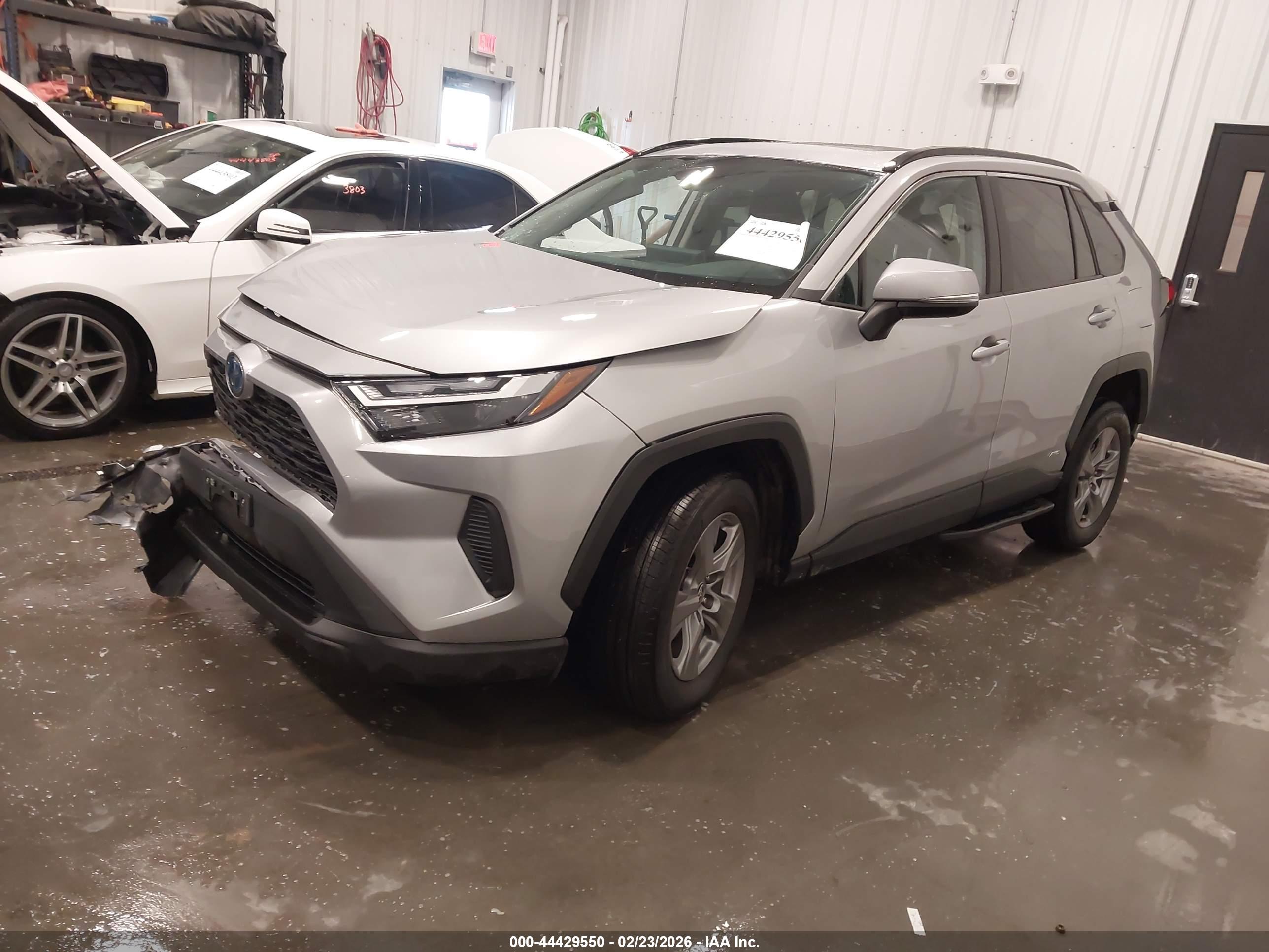 TOYOTA RAV4 image 2