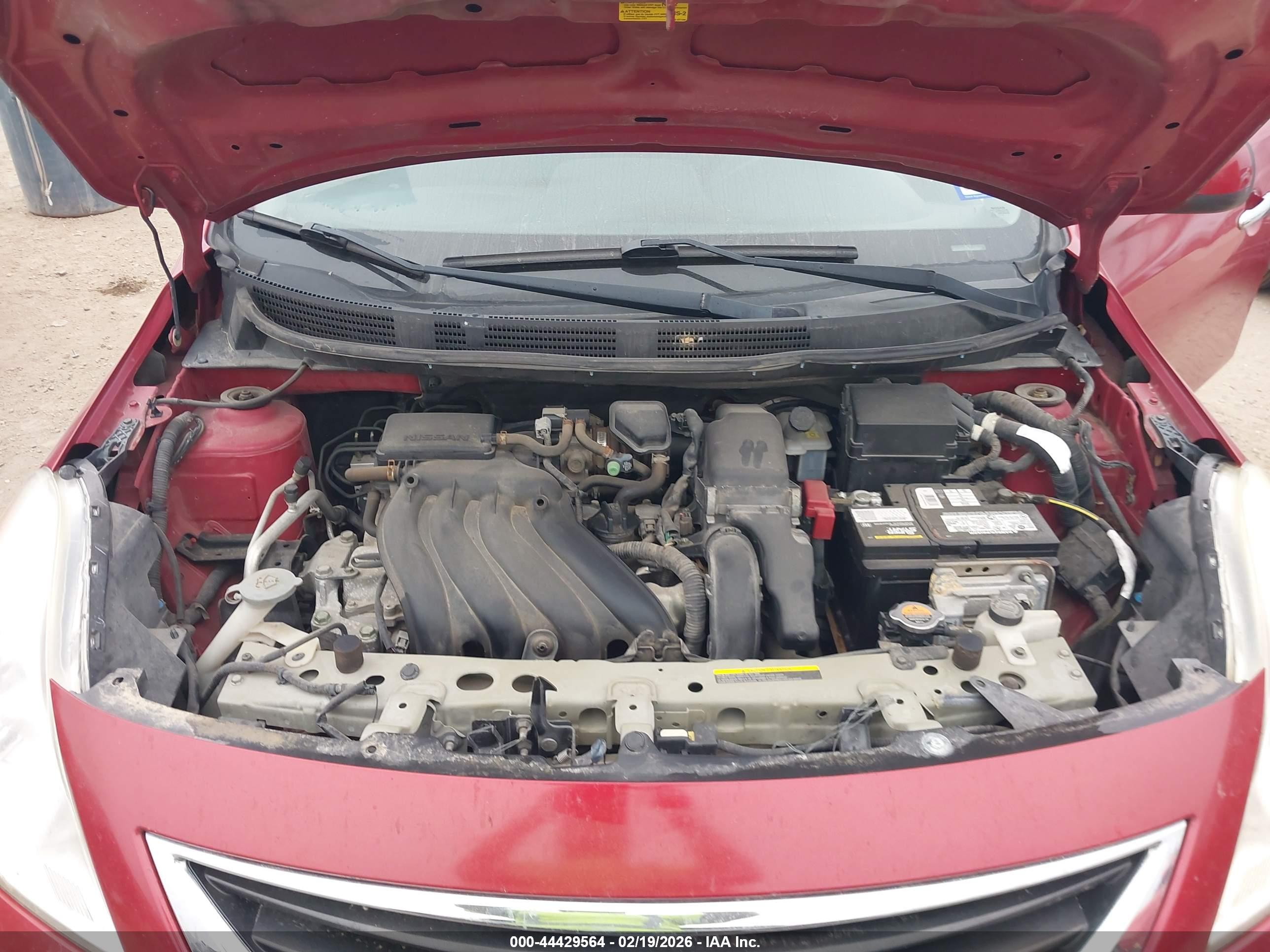 NISSAN VERSA image 10