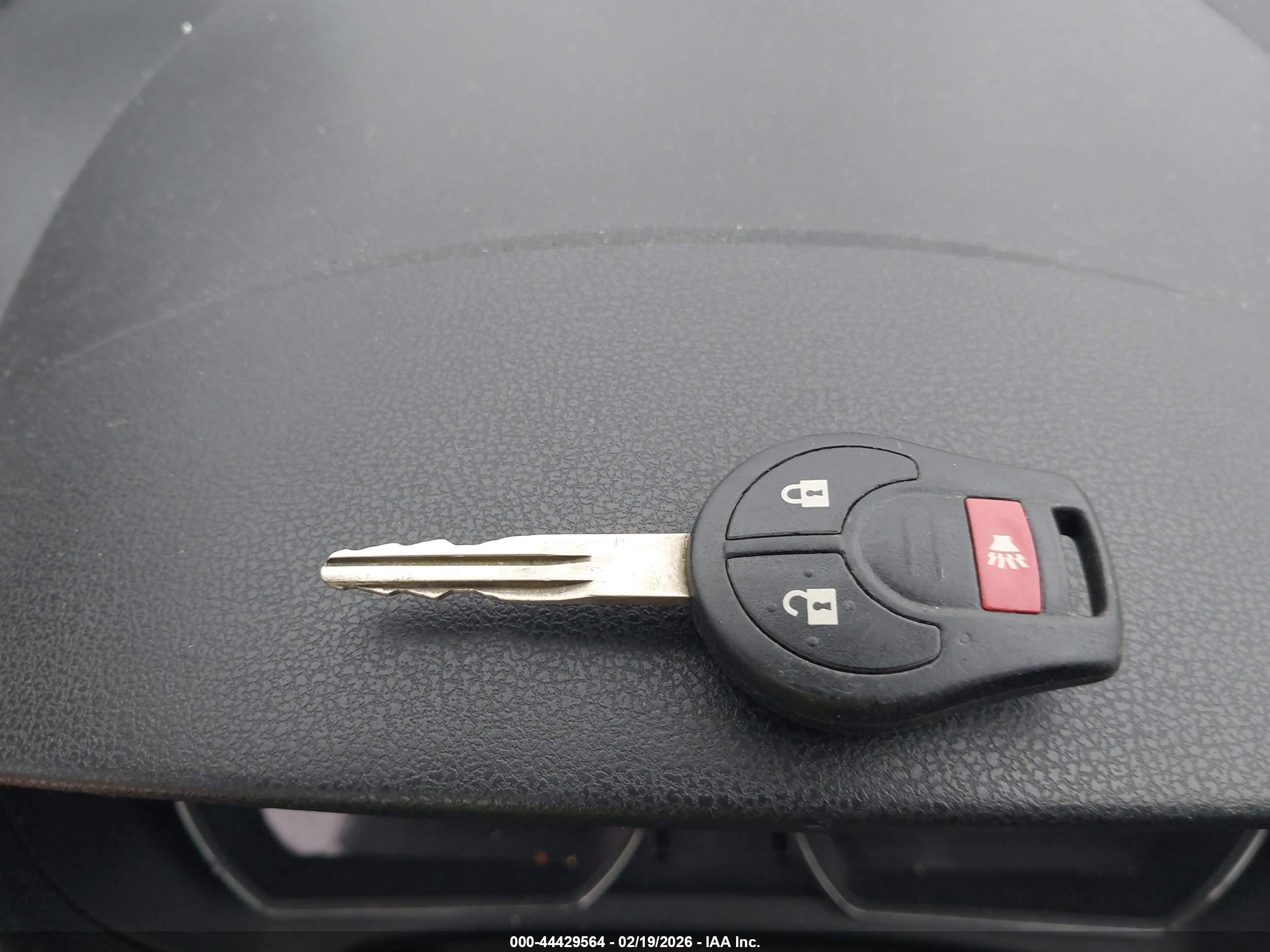 NISSAN VERSA image 11