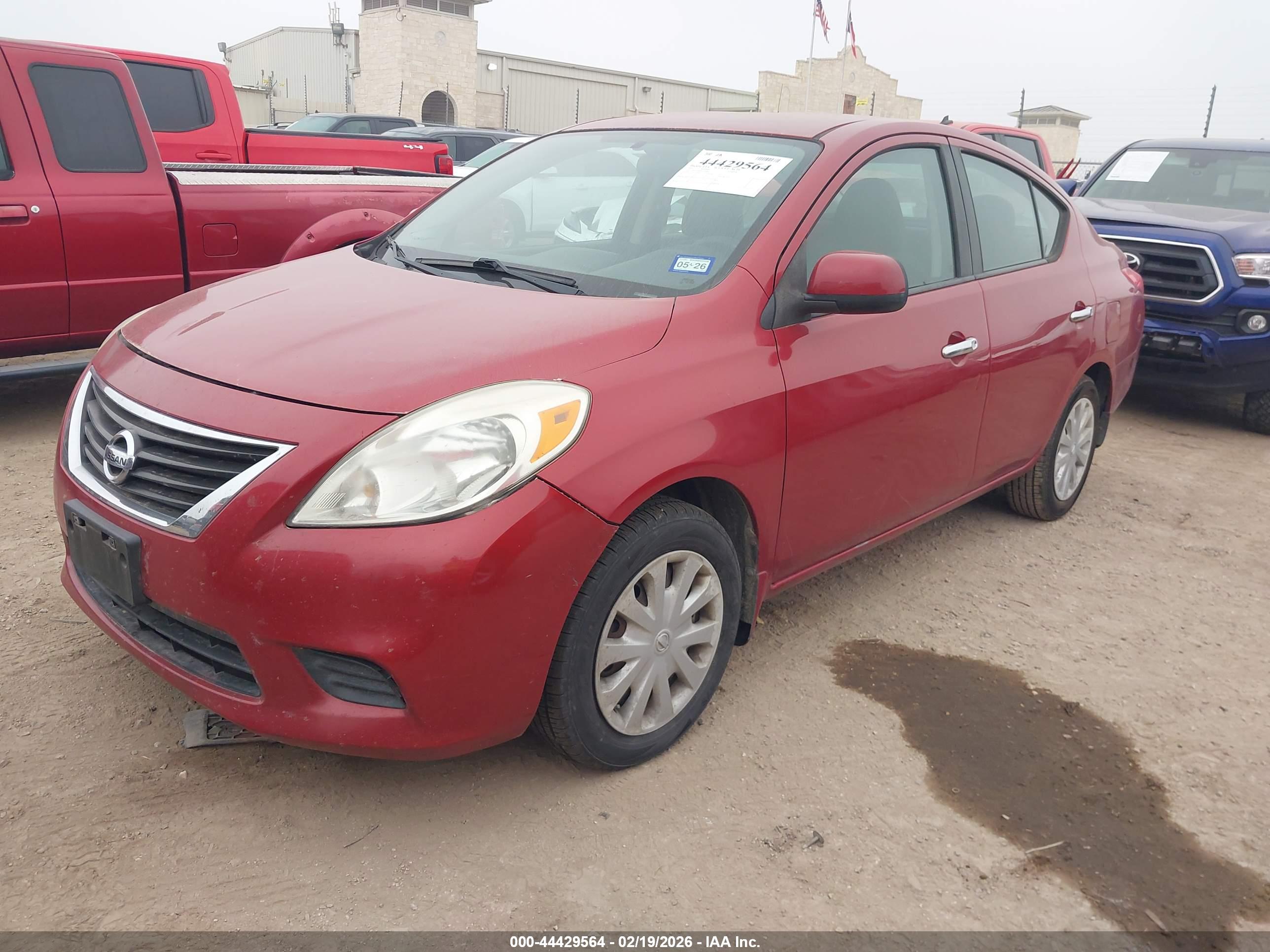 NISSAN VERSA image 2