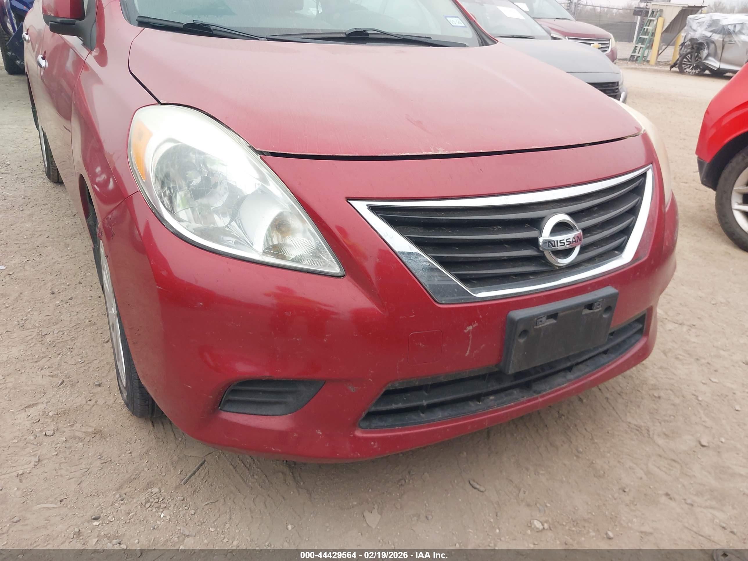 NISSAN VERSA image 6