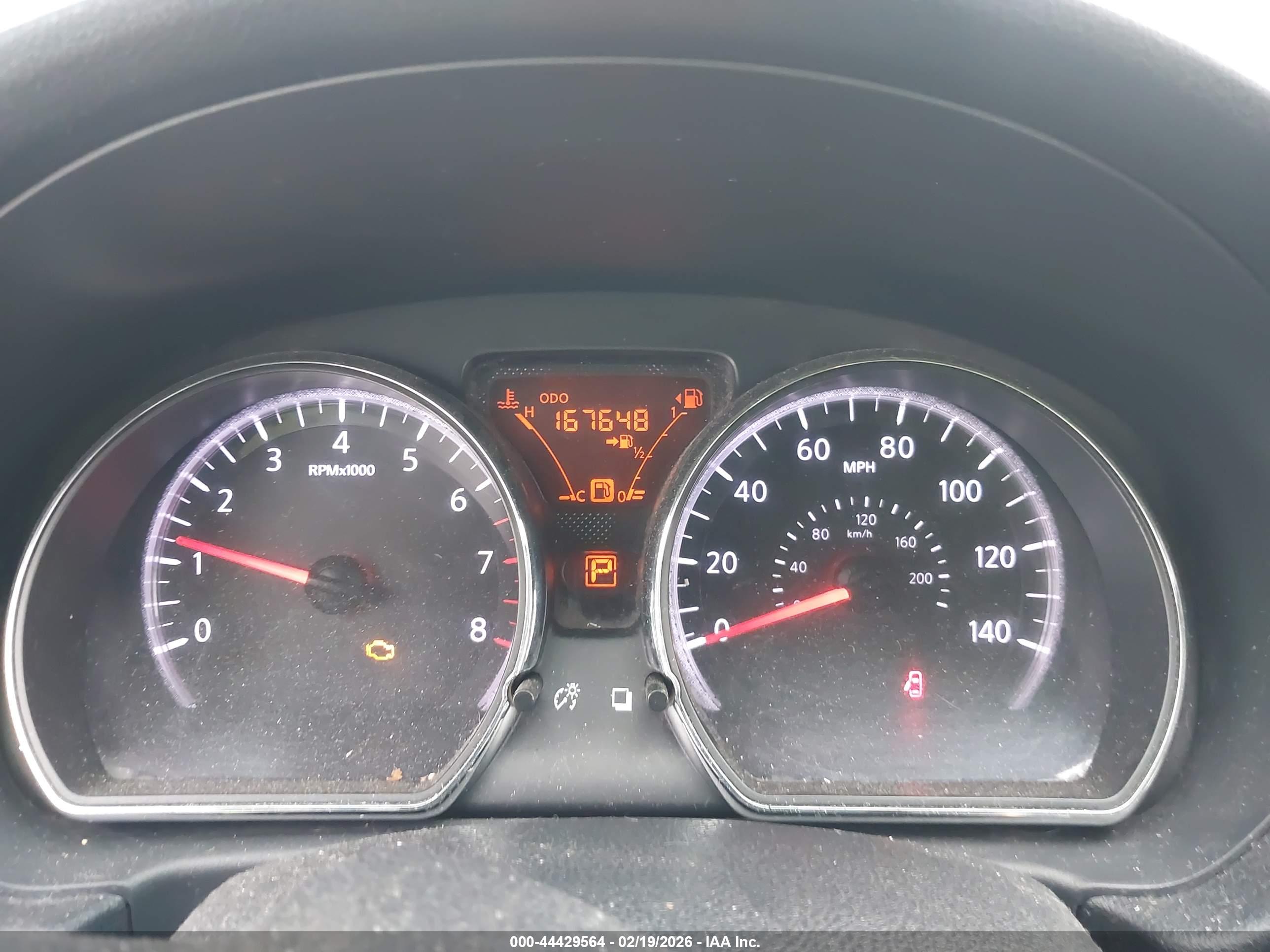 NISSAN VERSA image 7