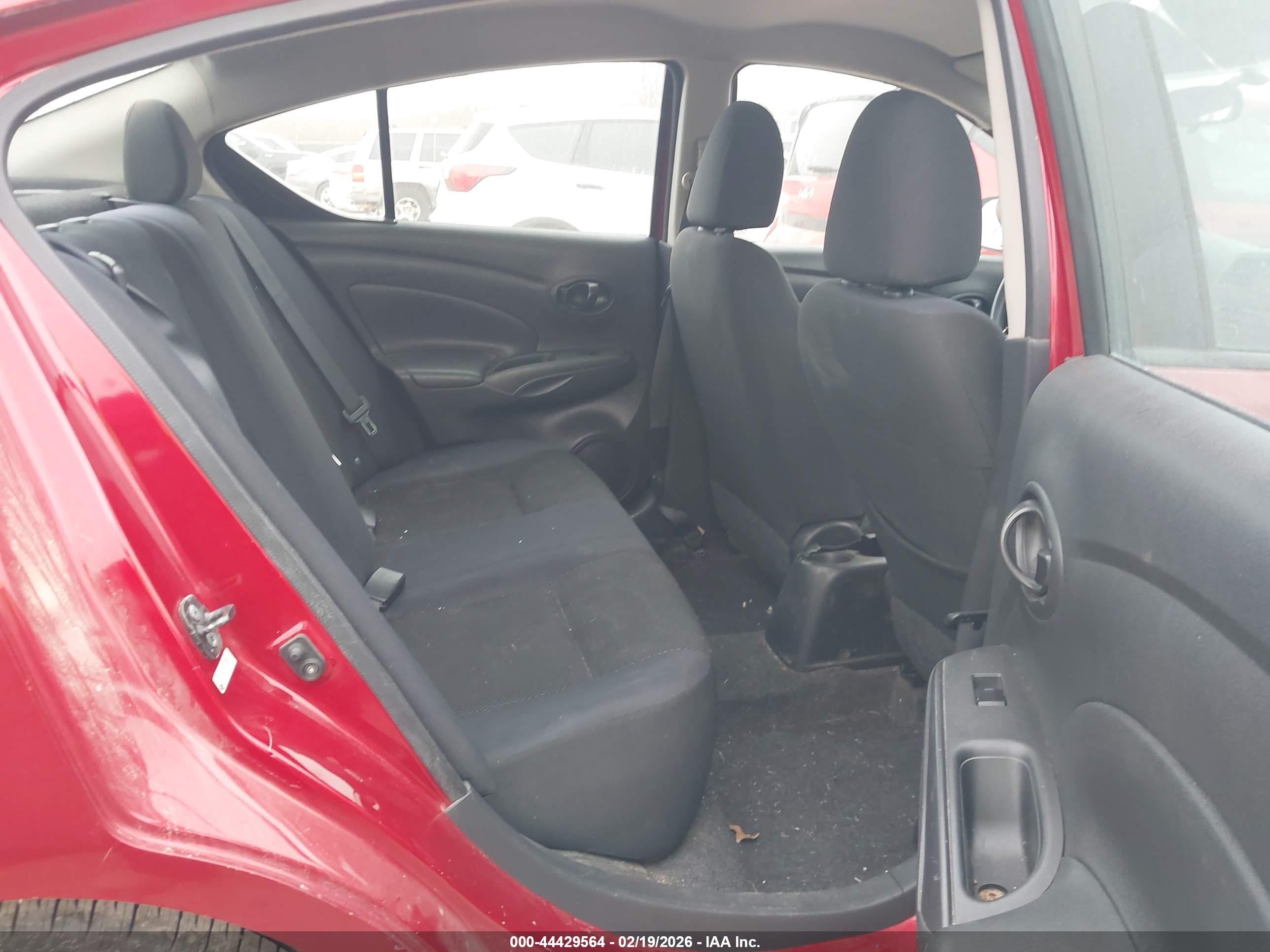 NISSAN VERSA image 8