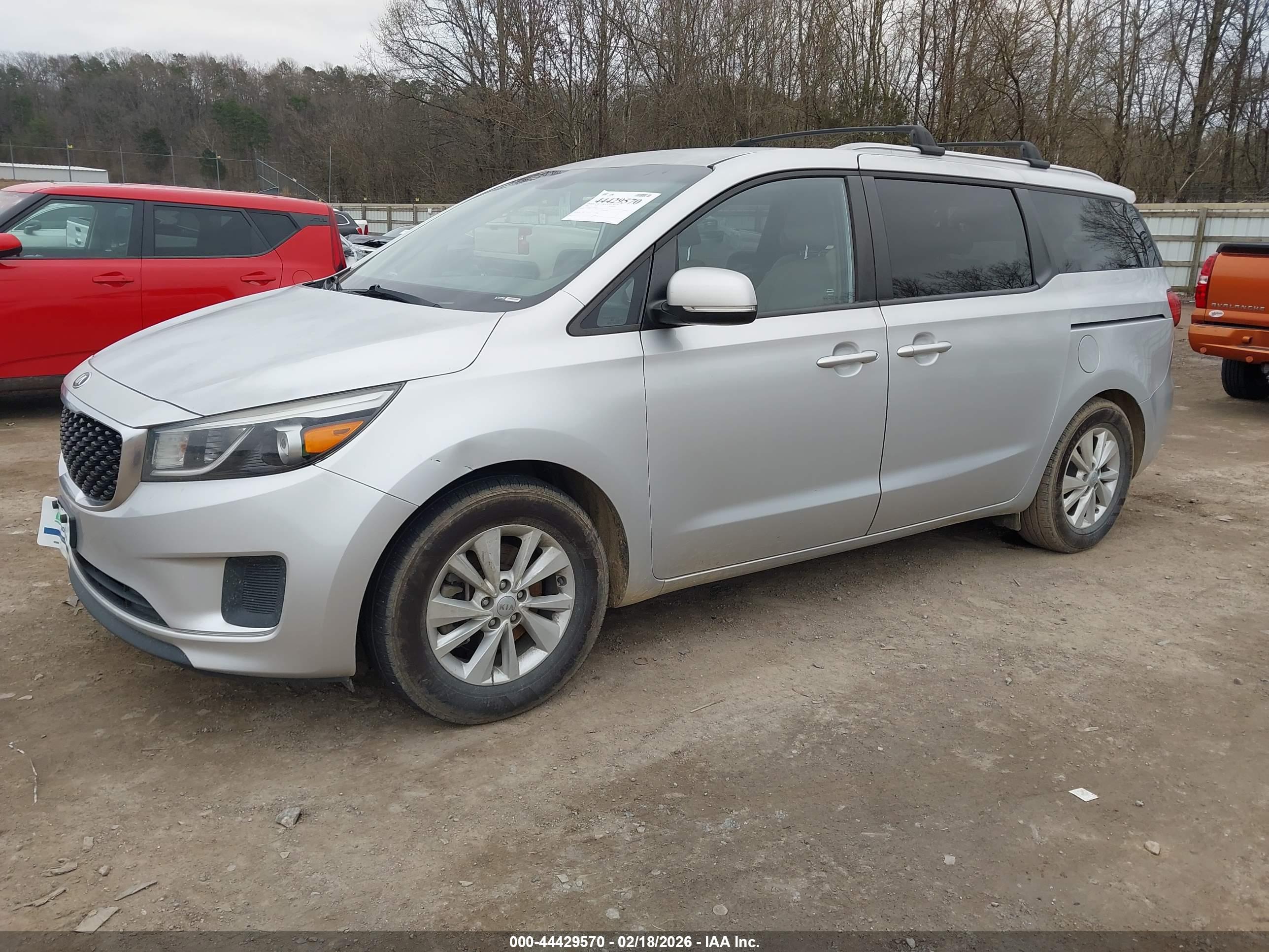 KIA SEDONA image 2