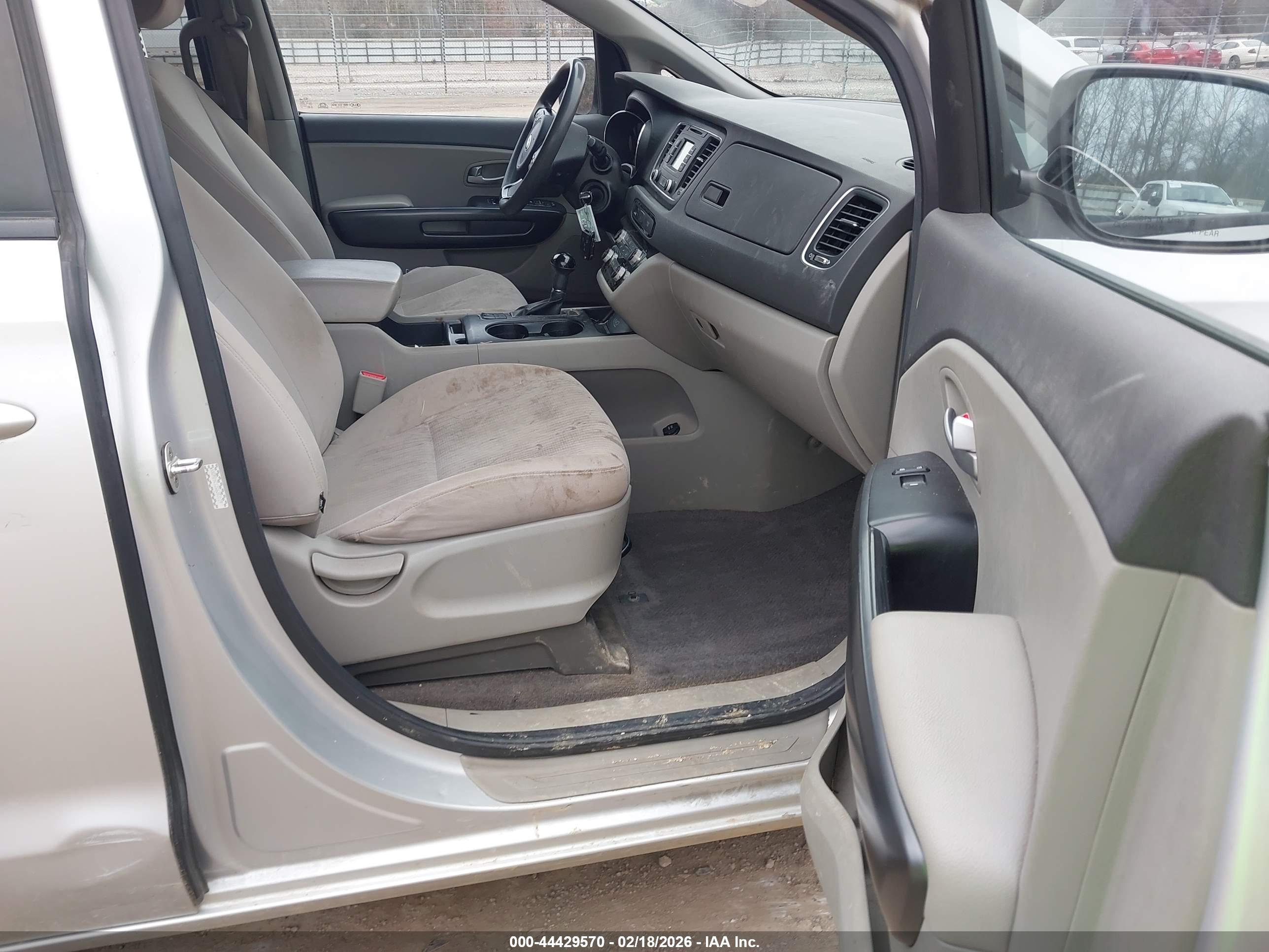 KIA SEDONA image 5