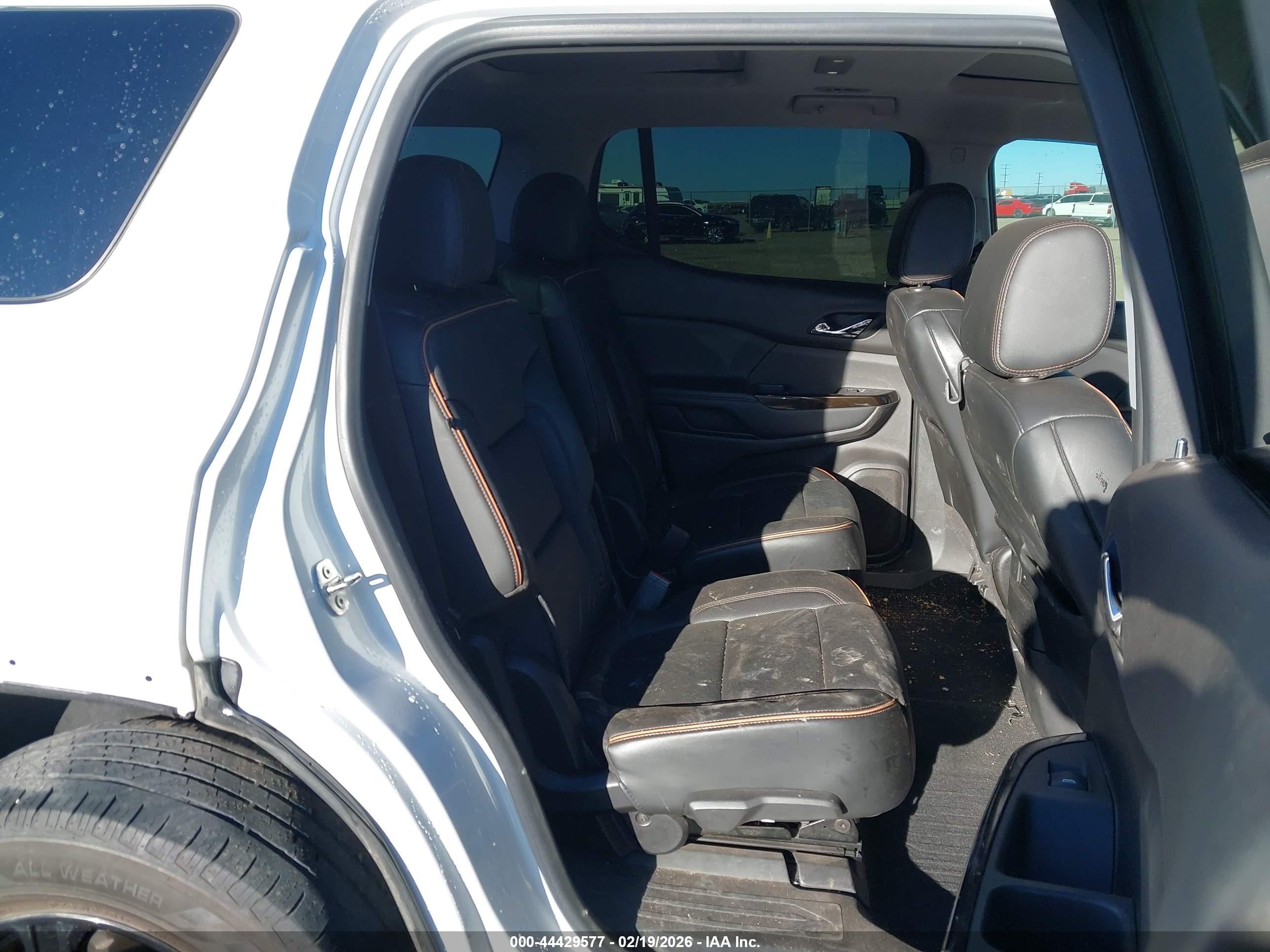 GMC ACADIA image 8