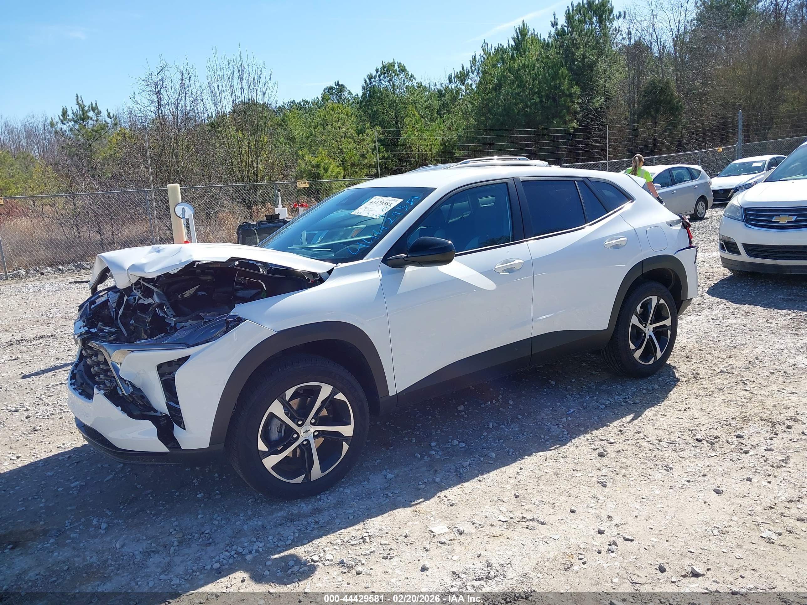 CHEVROLET TRAX image 2