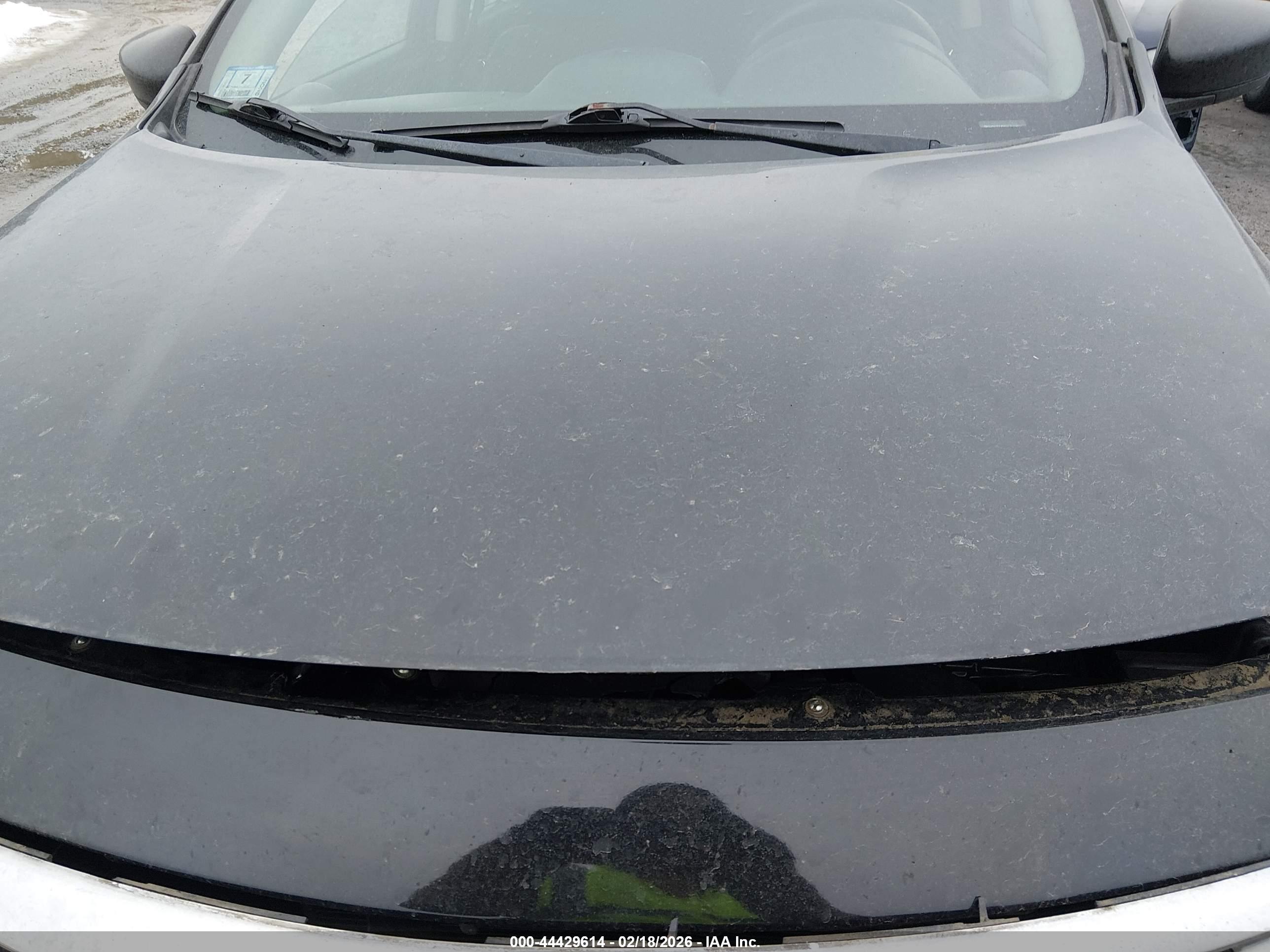 NISSAN VERSA image 10