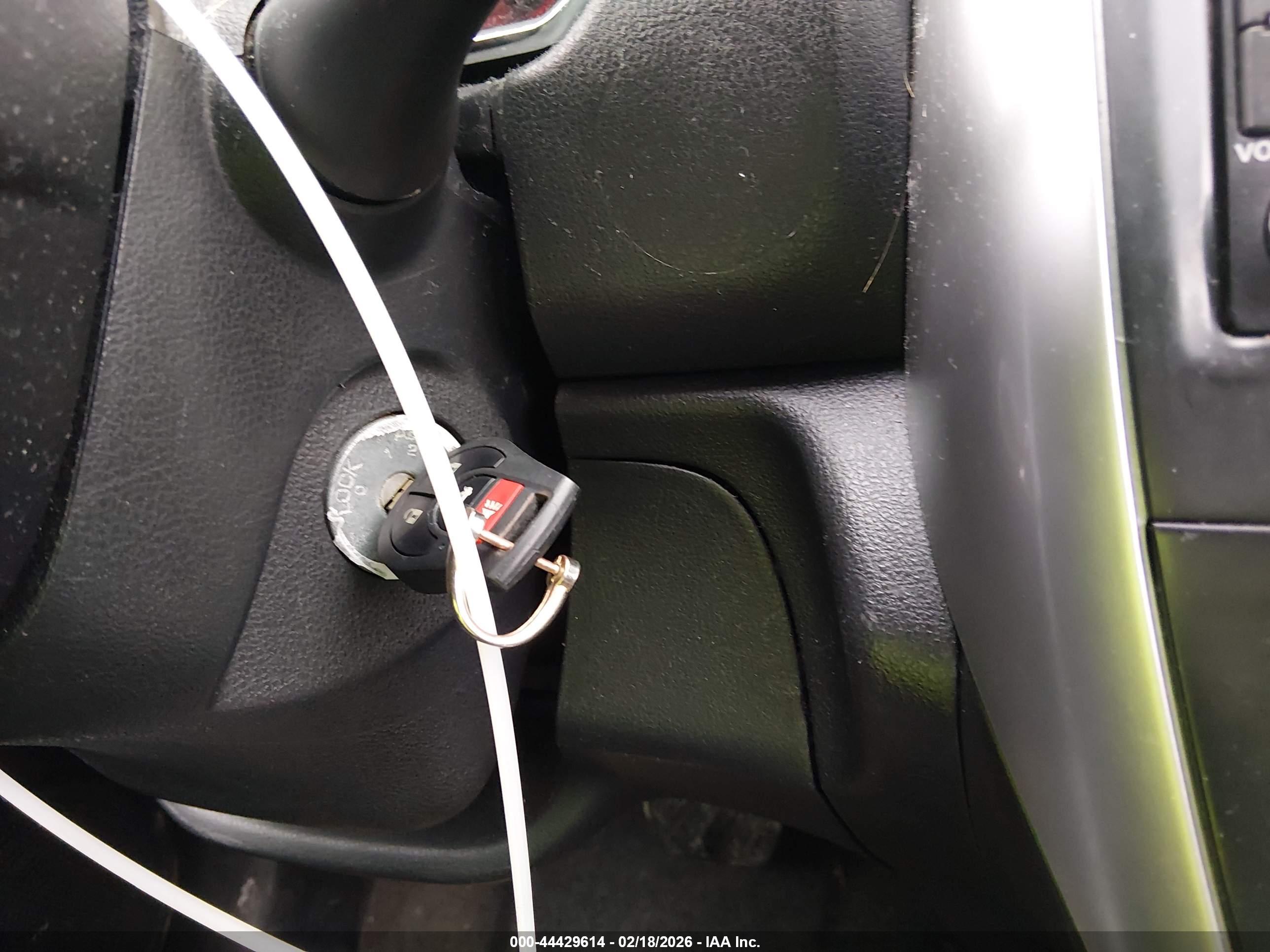 NISSAN VERSA image 11