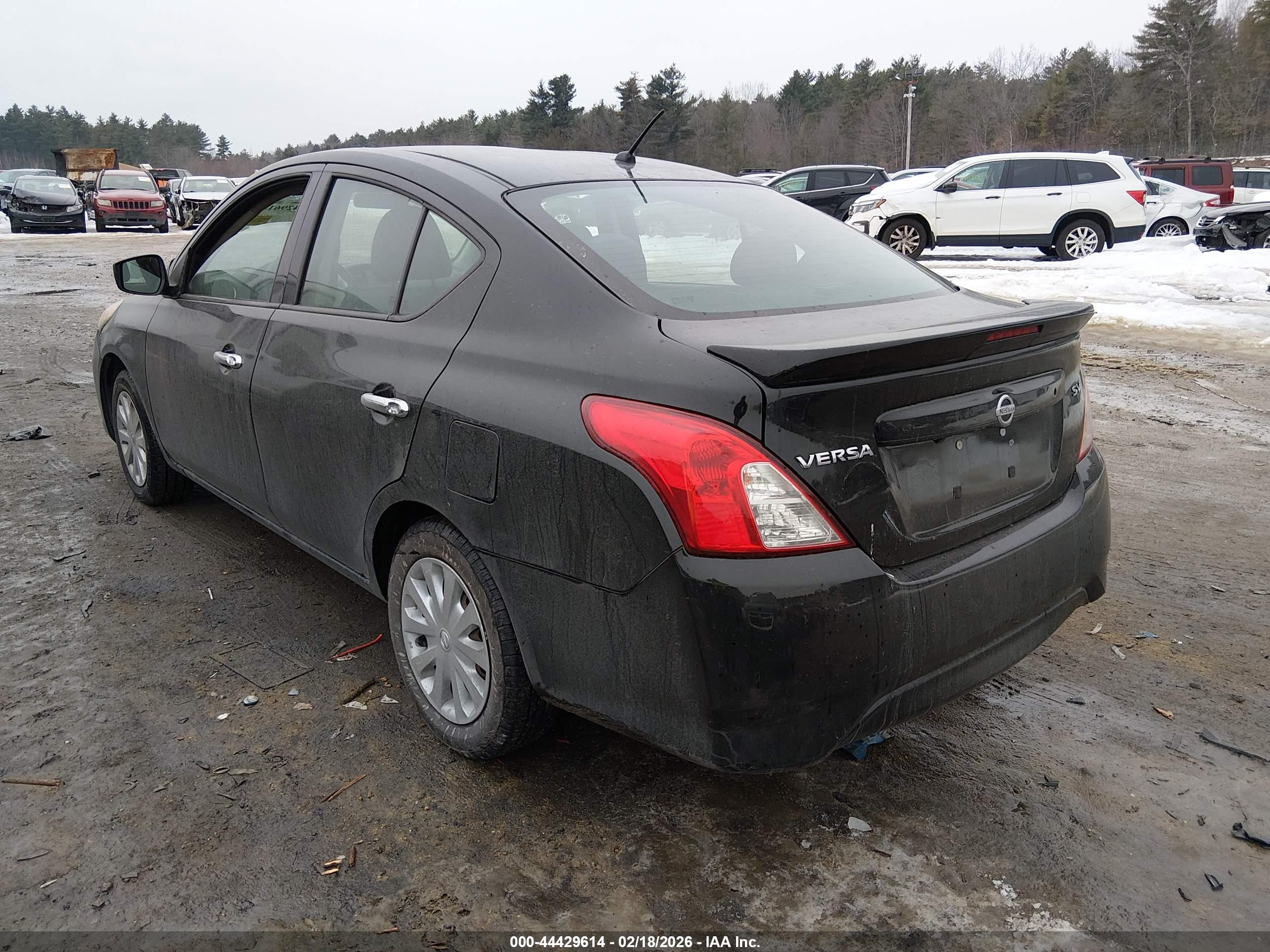 NISSAN VERSA image 3