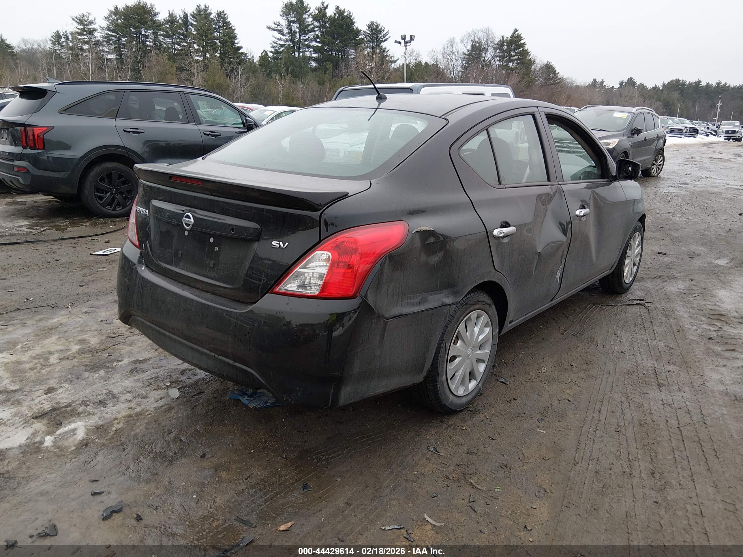 NISSAN VERSA image 4