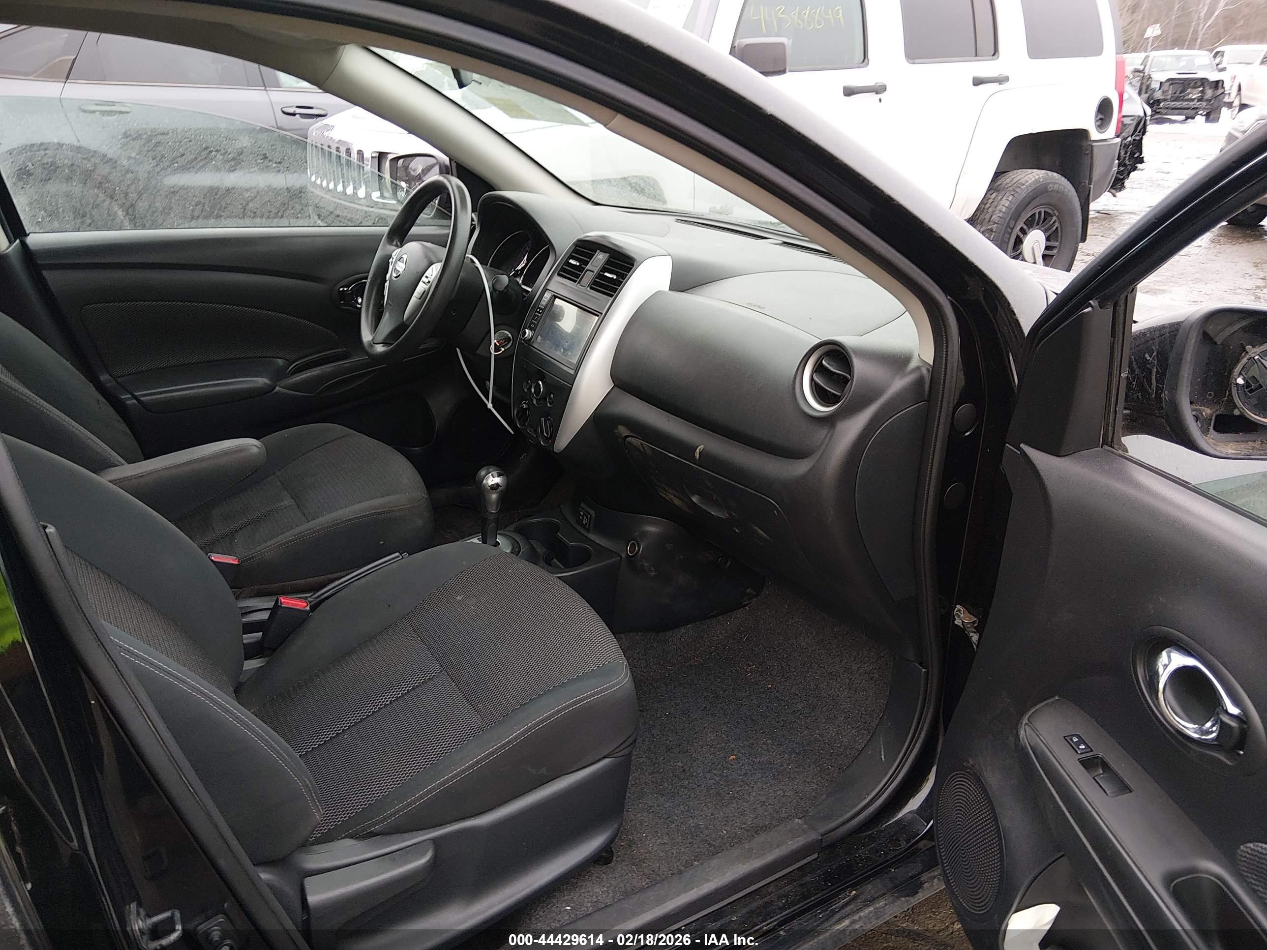 NISSAN VERSA image 5