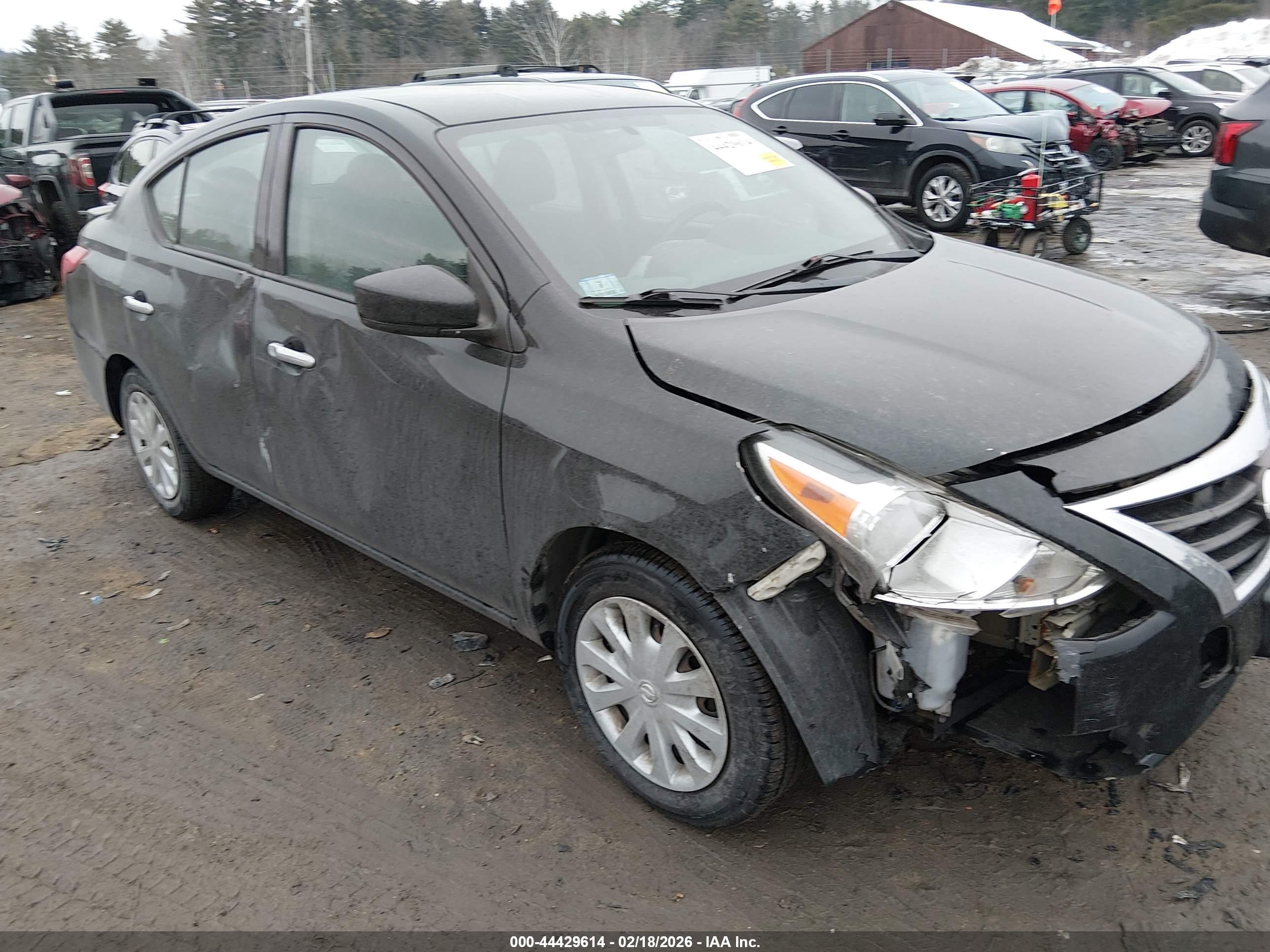 NISSAN VERSA image 6
