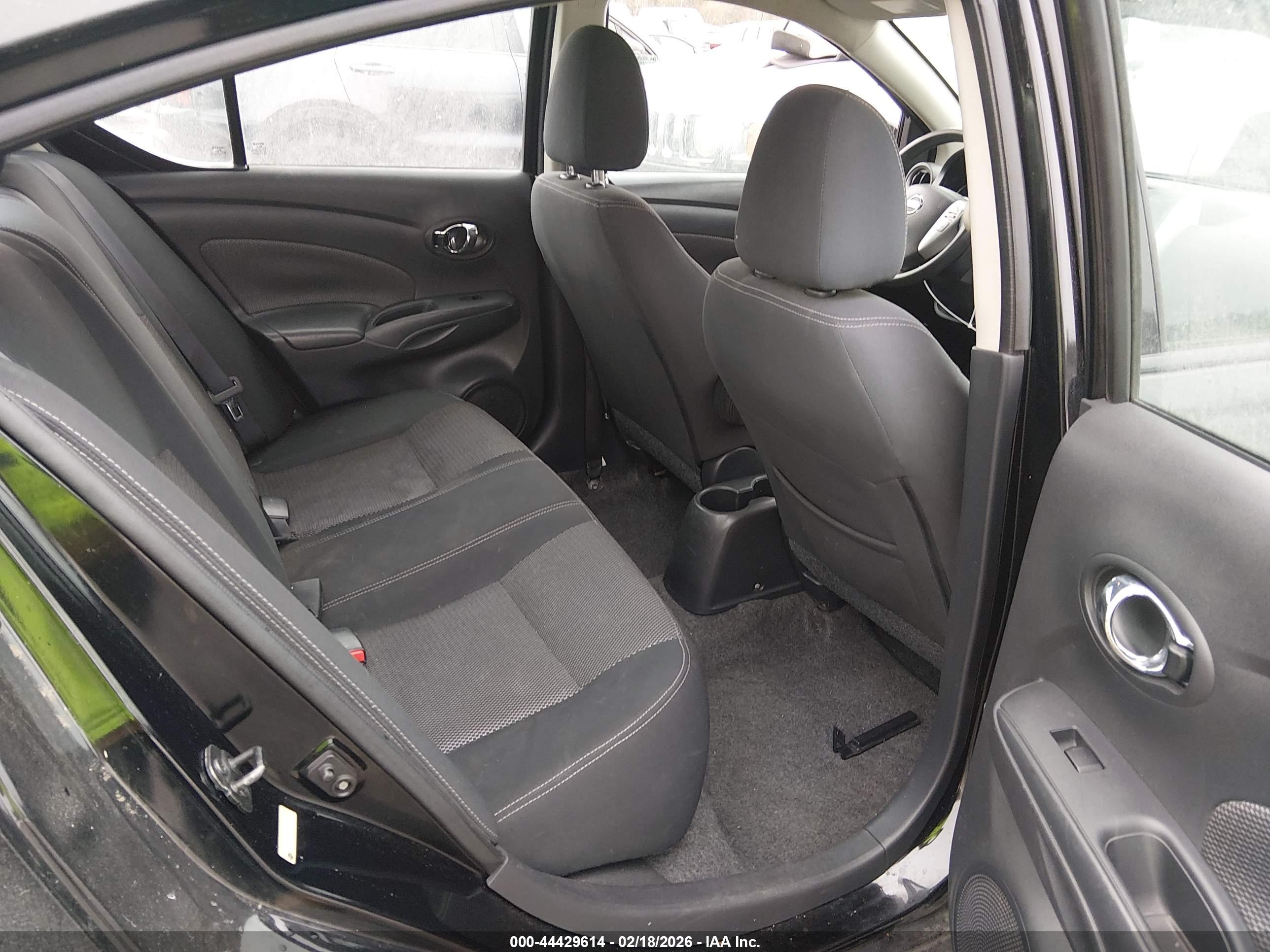 NISSAN VERSA image 8